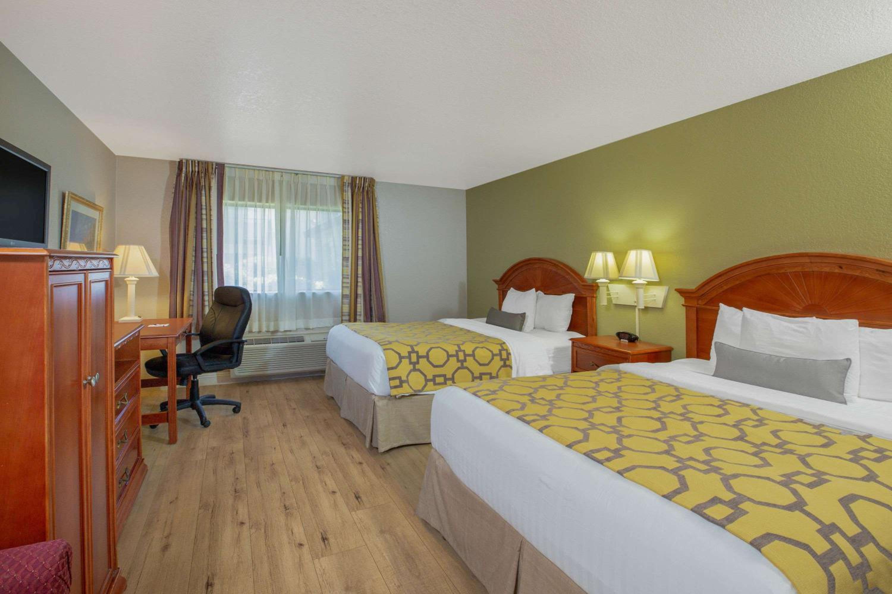 Queen Room with Two Queen Beds - Disability Access - Photo 1