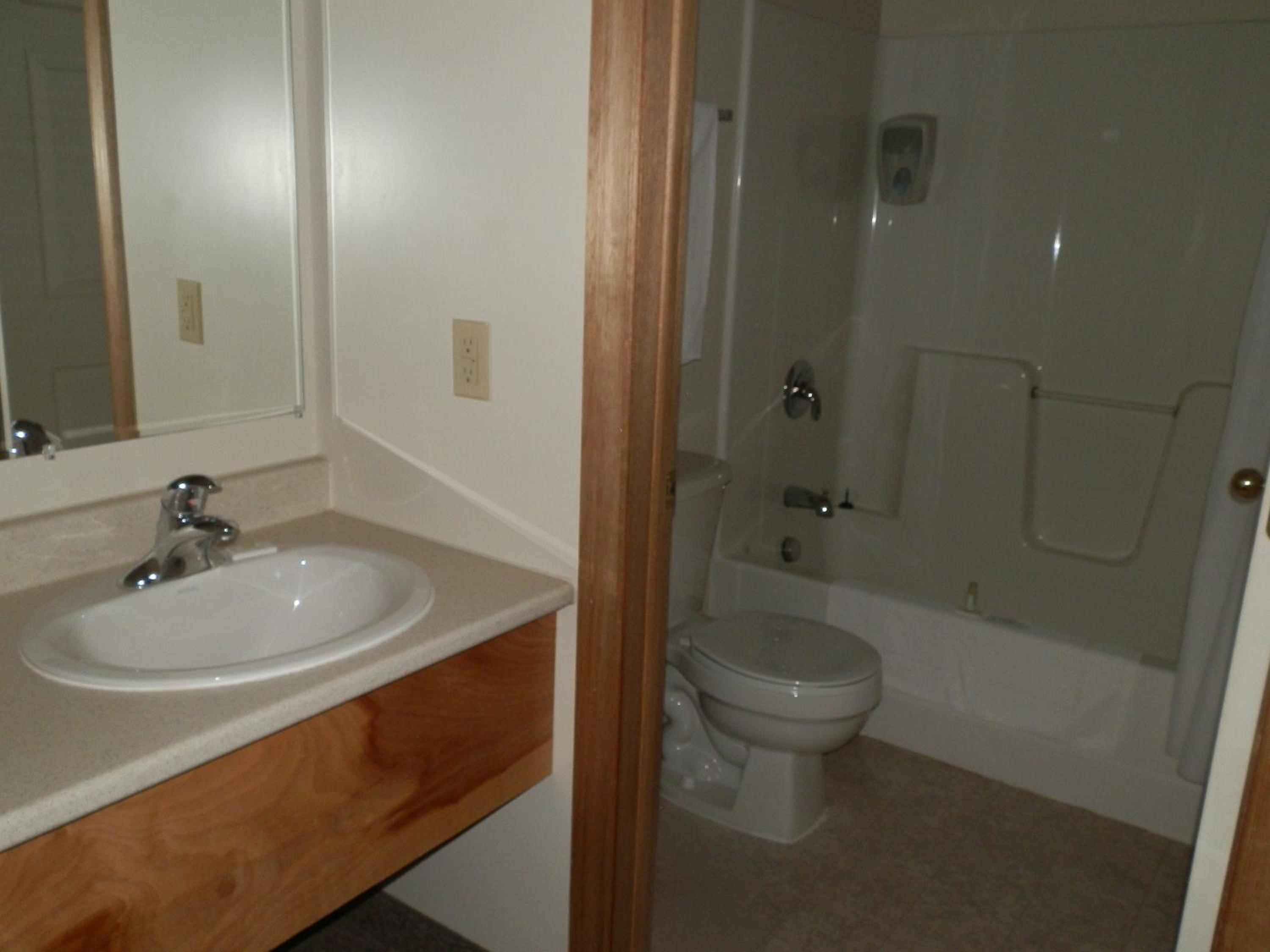 Queen Room photo 2