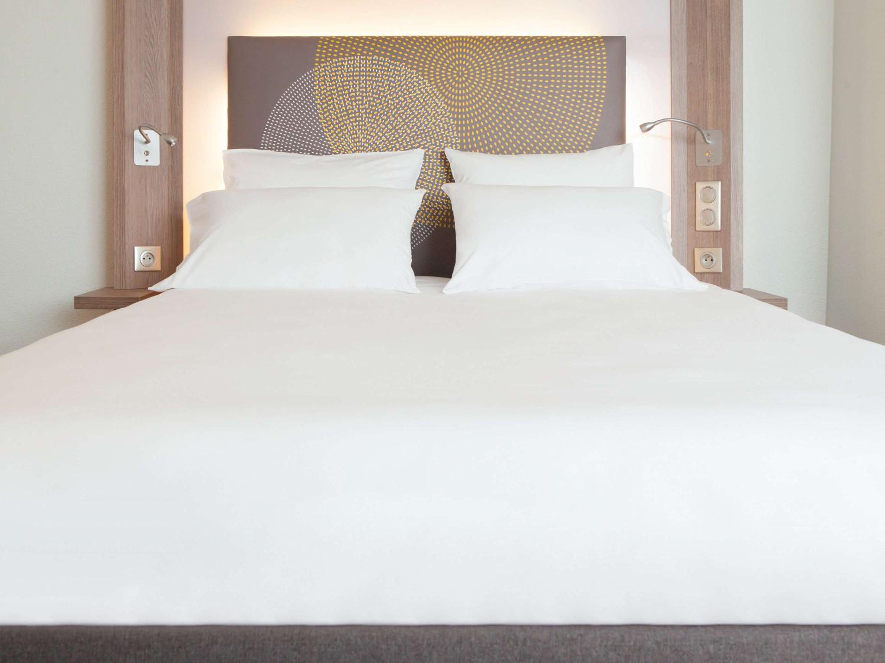Suite with King Bed - Photo 2