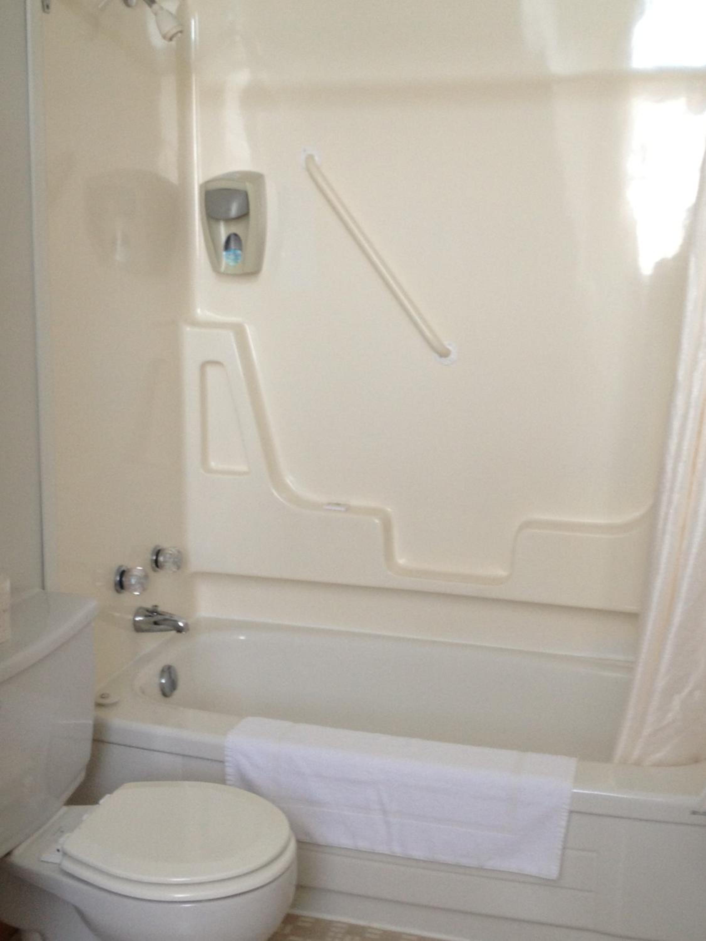 Queen Room with Two Queen Beds photo 2