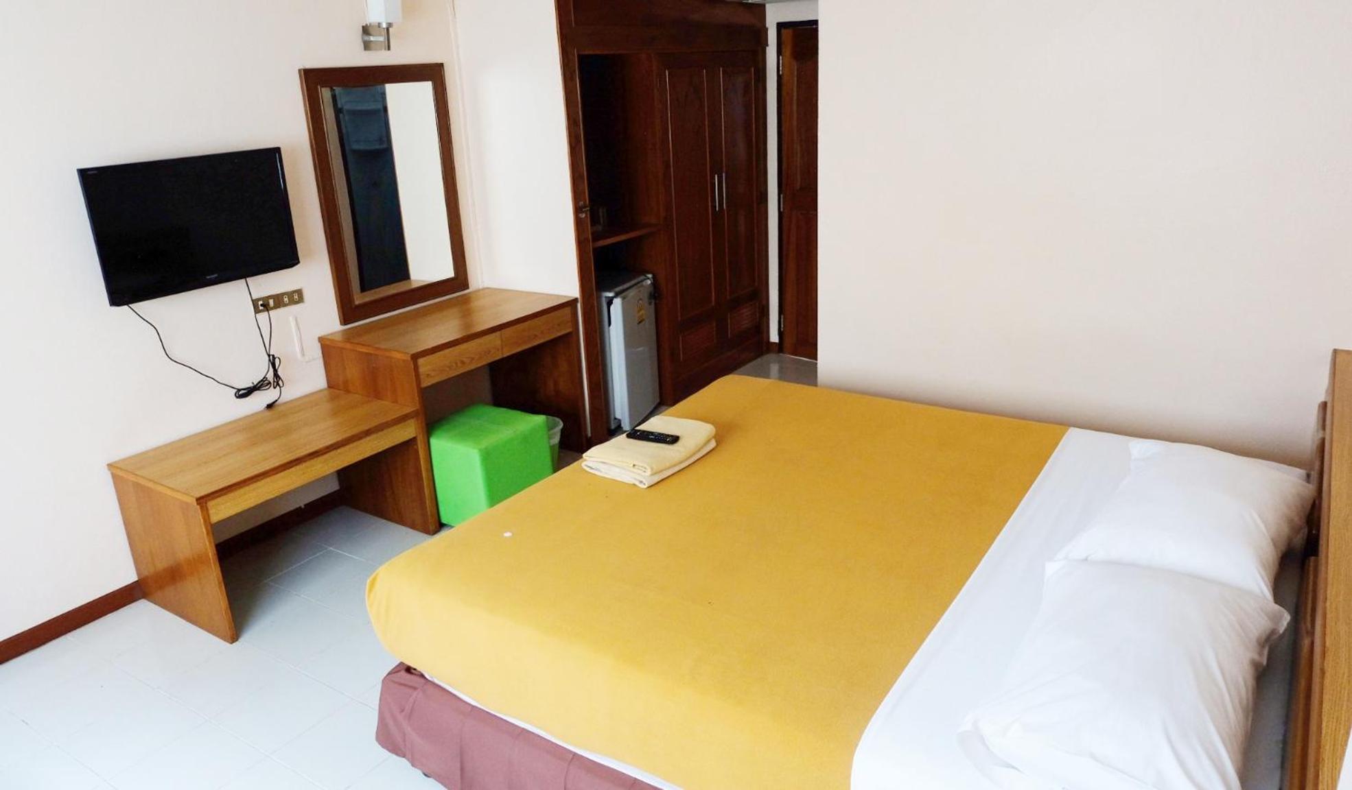 Deluxe King Room - Photo 5