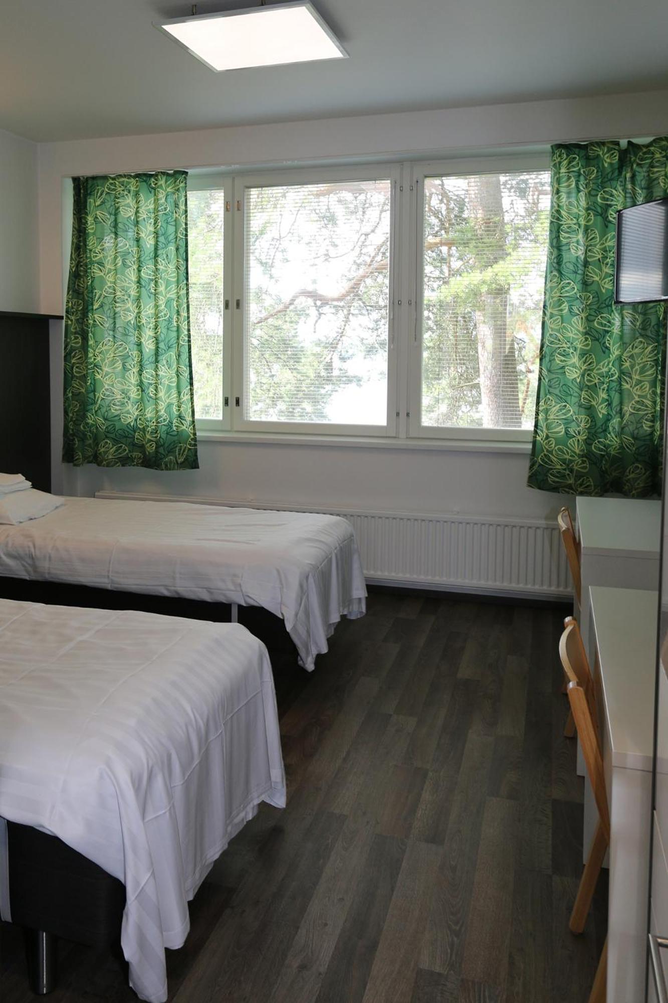 Twin Room - Photo 3
