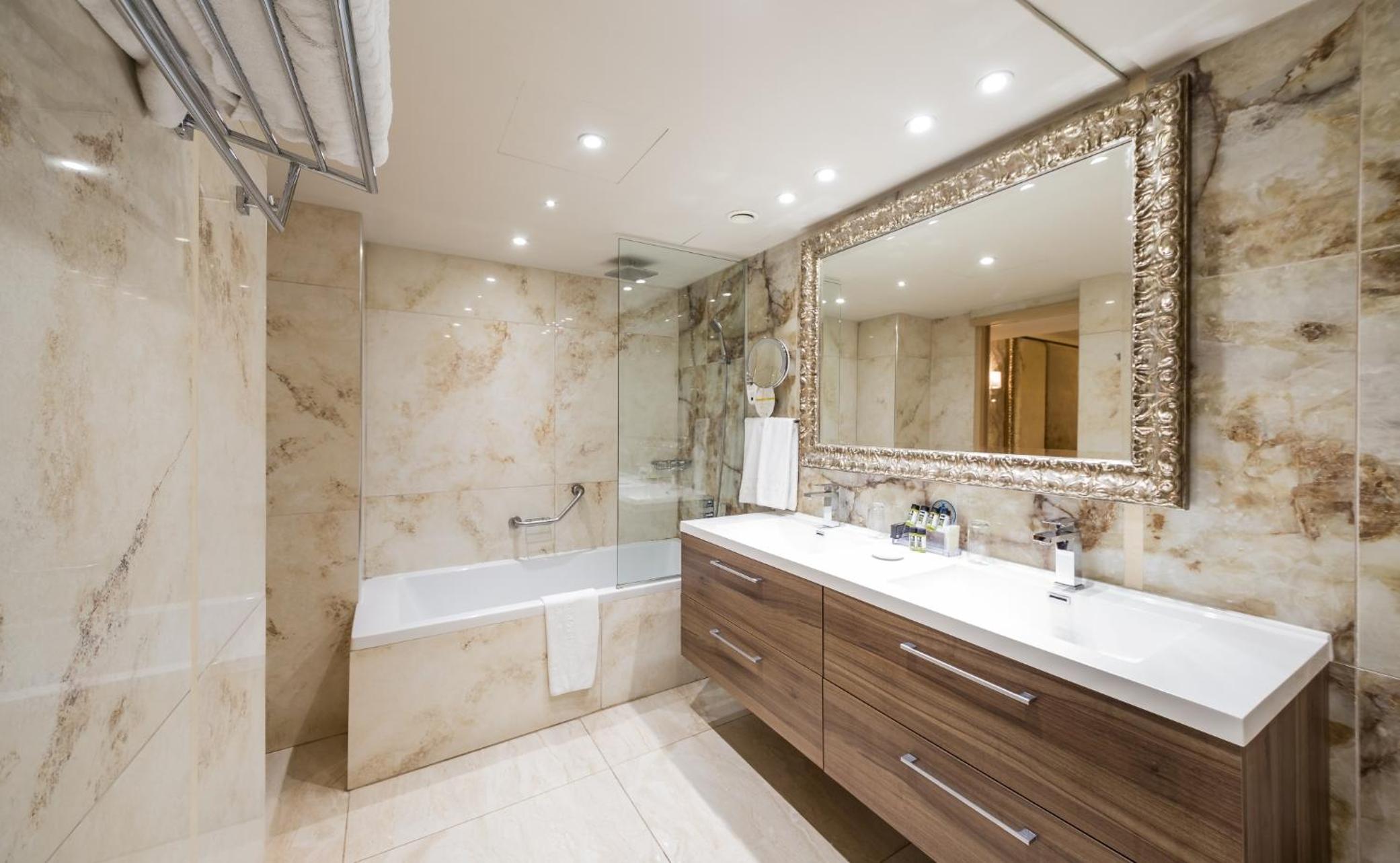 Queen Suite - Photo 5