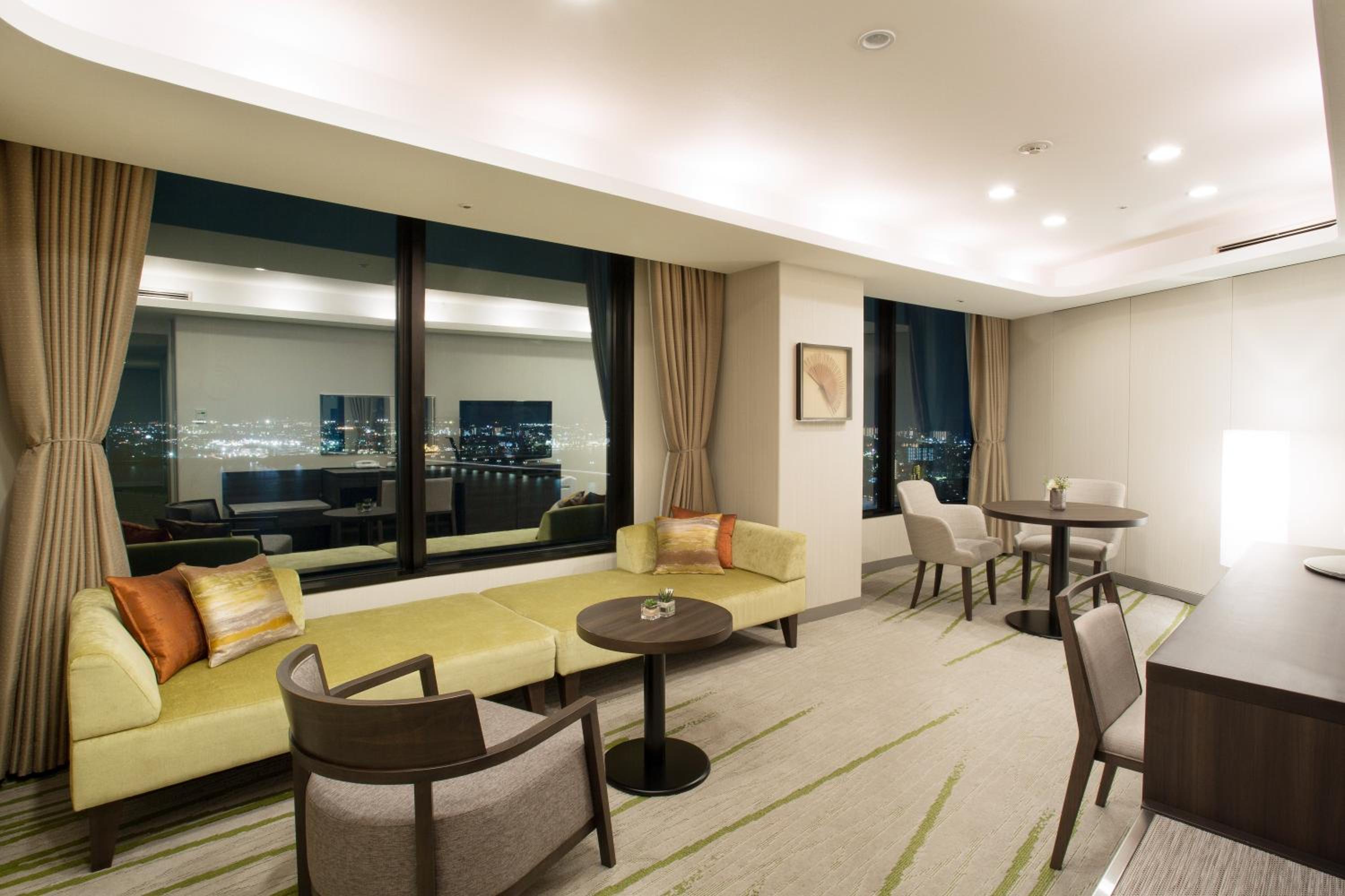 Executive Suite Room 33F 35F with Pool Access
