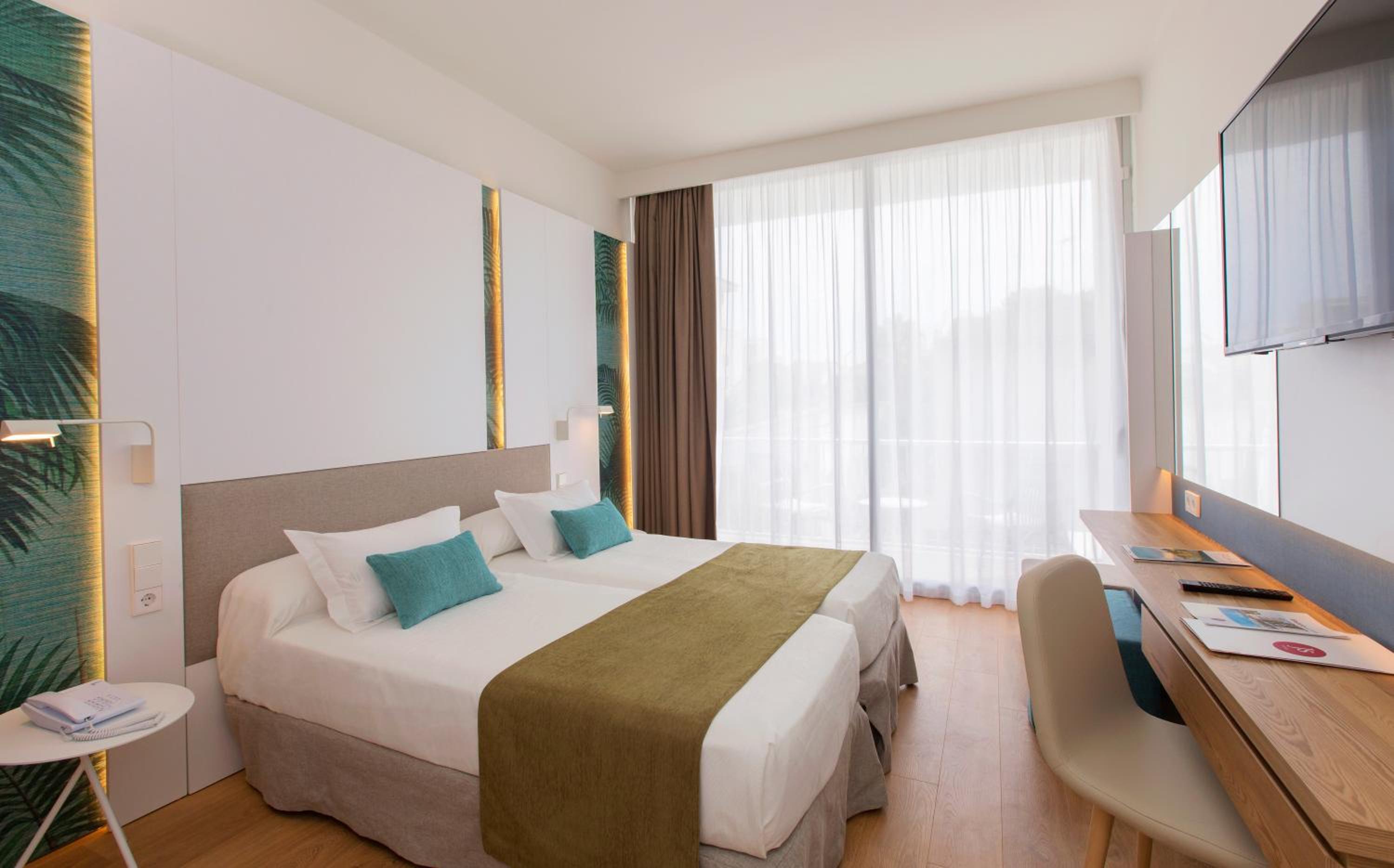 Habitación Doble con Balcón (1 Adulto)
