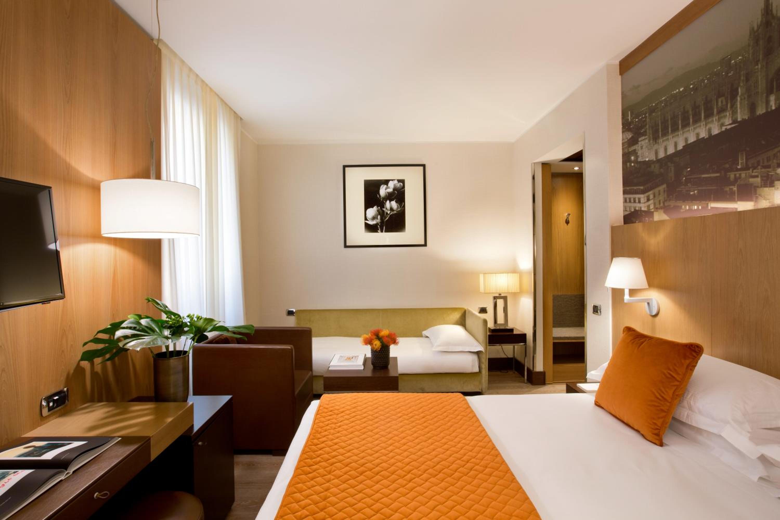 Deluxe Triple Room thumbnail 5