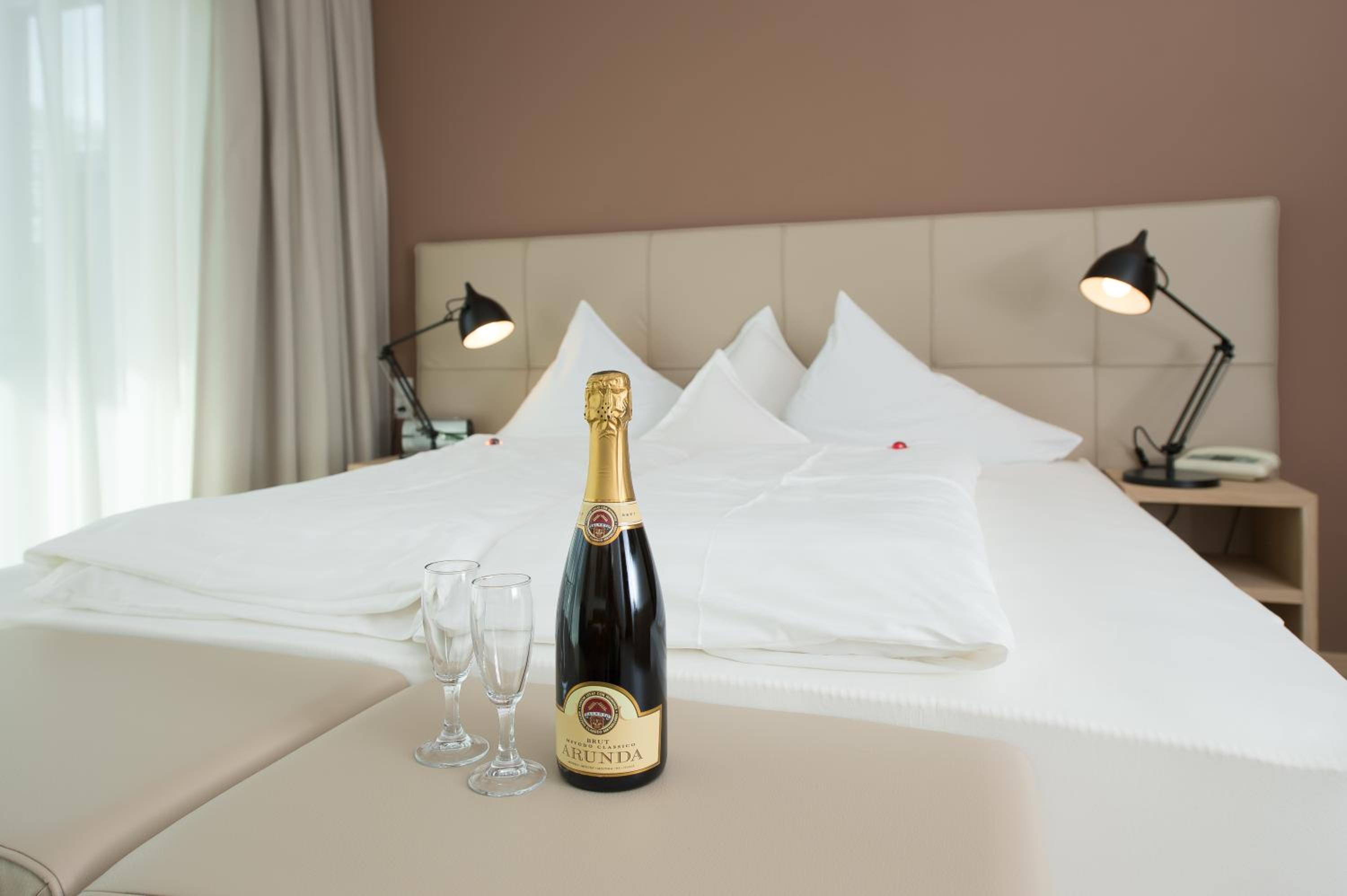 Suite with Lake View