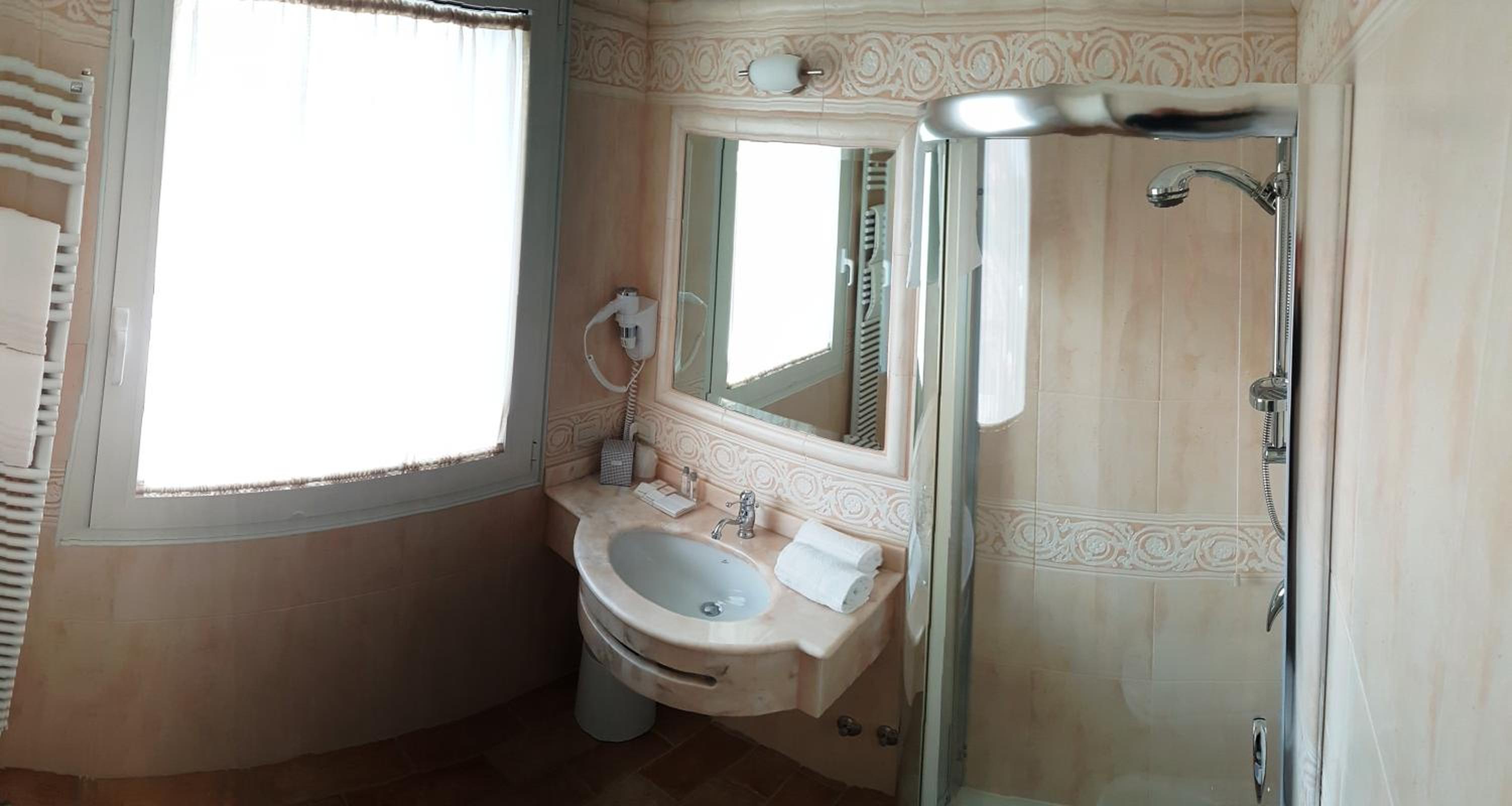 Superior Twin Room photo 3