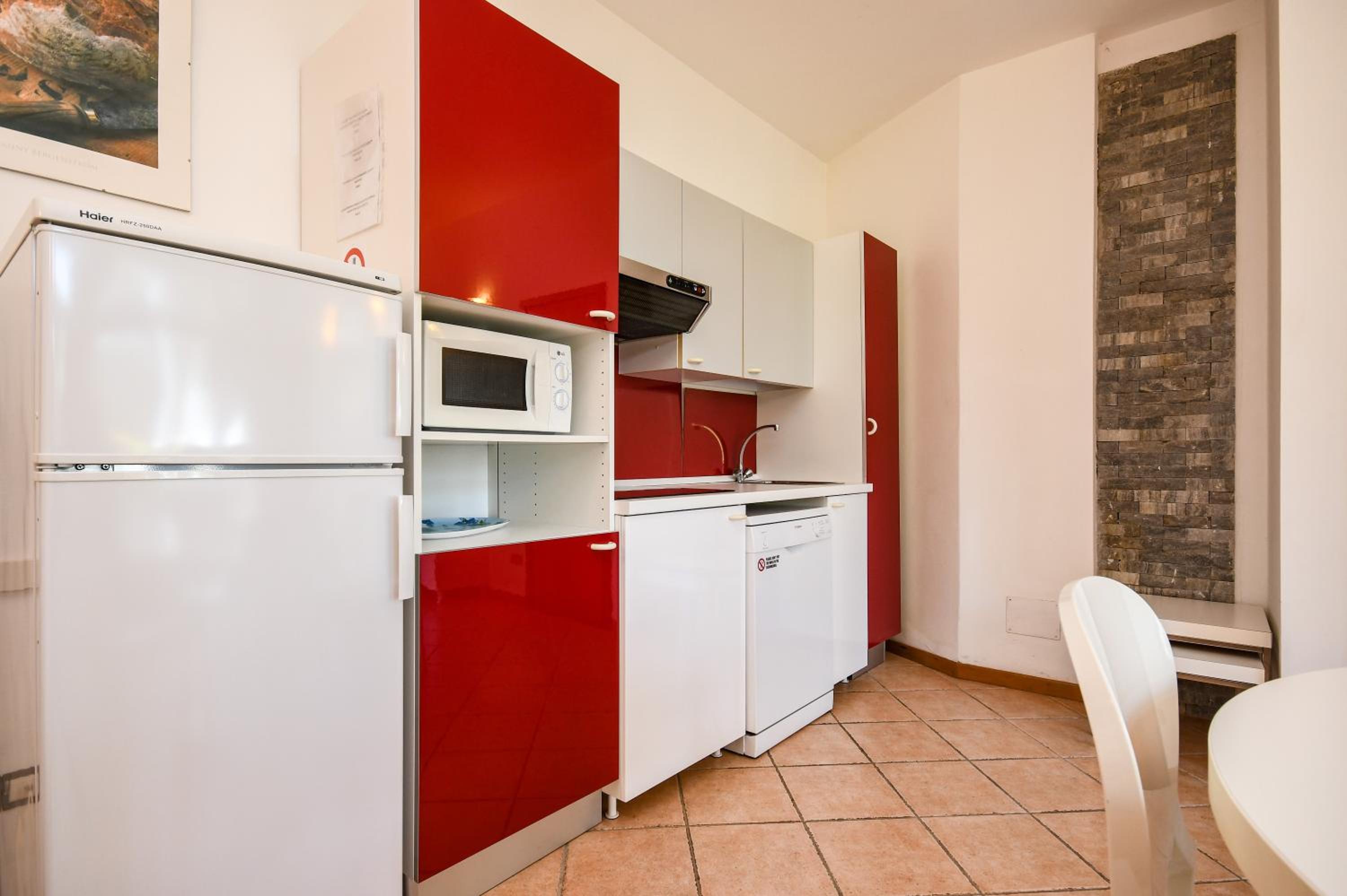 One-Bedroom Apartment with Lake View photo 3
