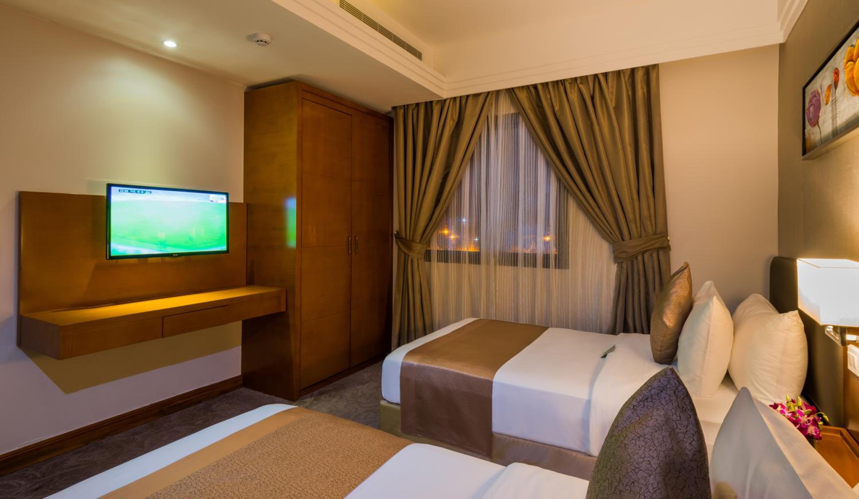 Deluxe Junior Suite - Photo 2
