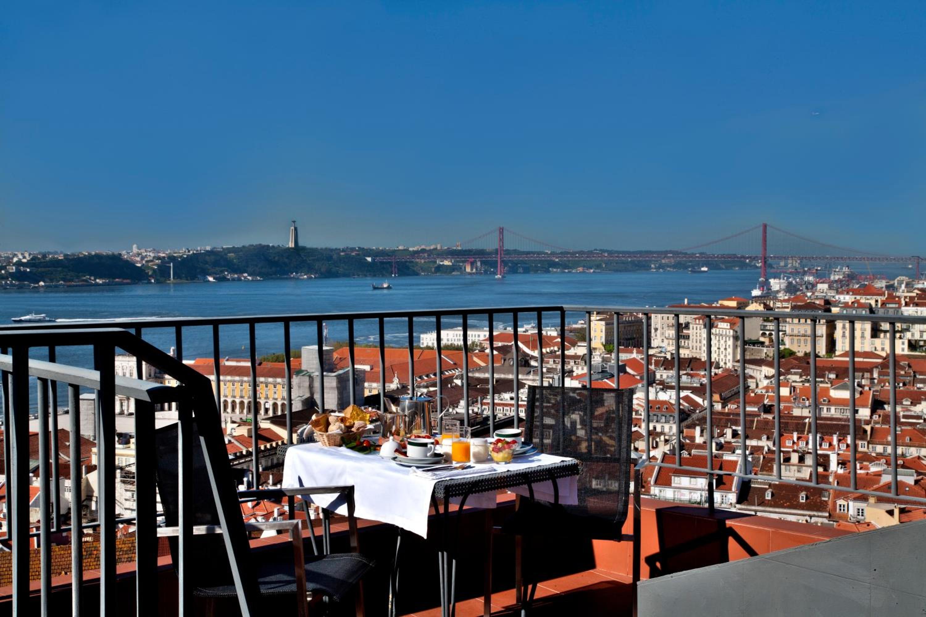 Luxury Attic Suite with Terrace Panoramic River, Castle and City View - Photo 4