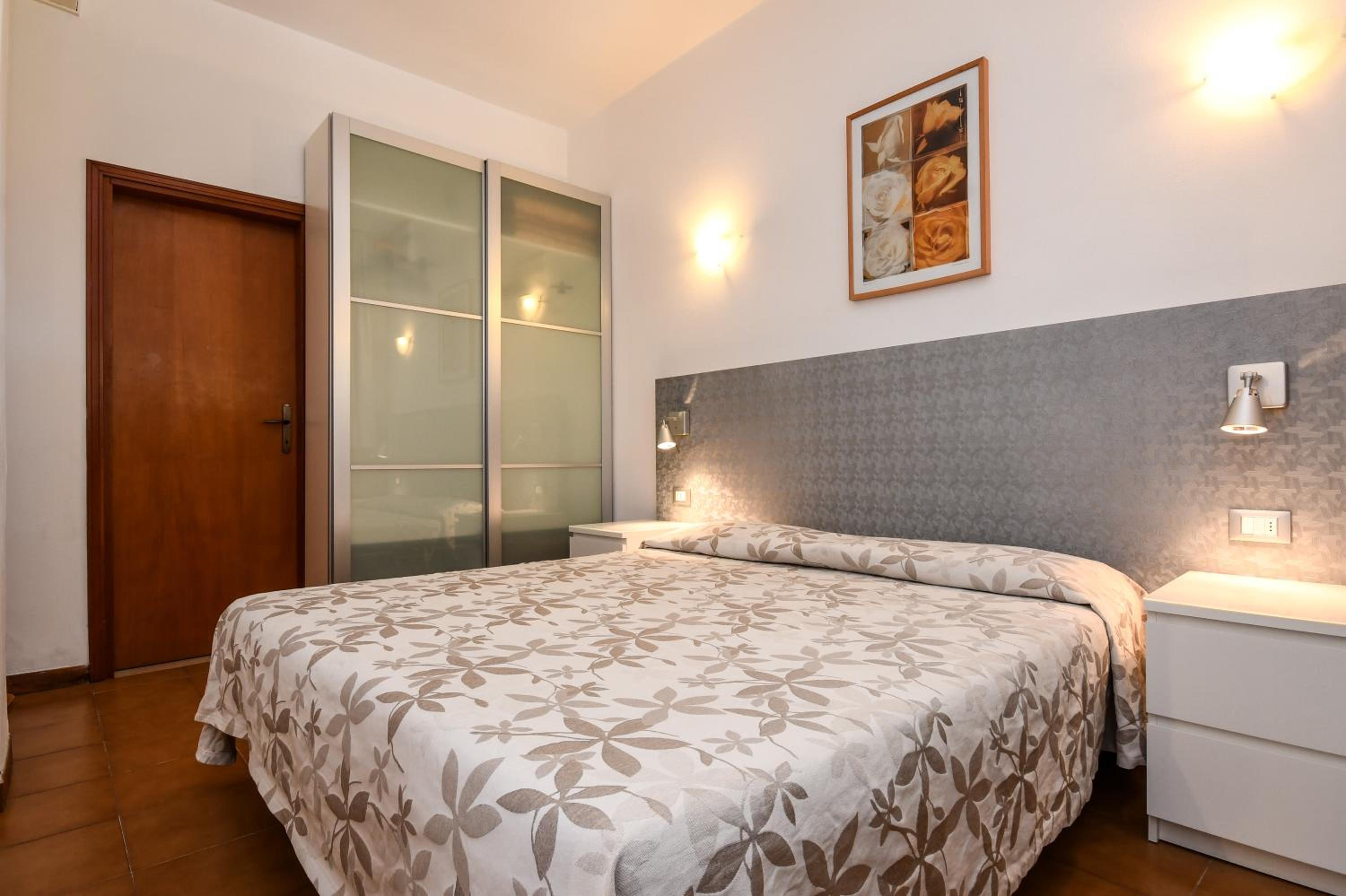 Two-Bedroom Apartment with Lake View photo 3