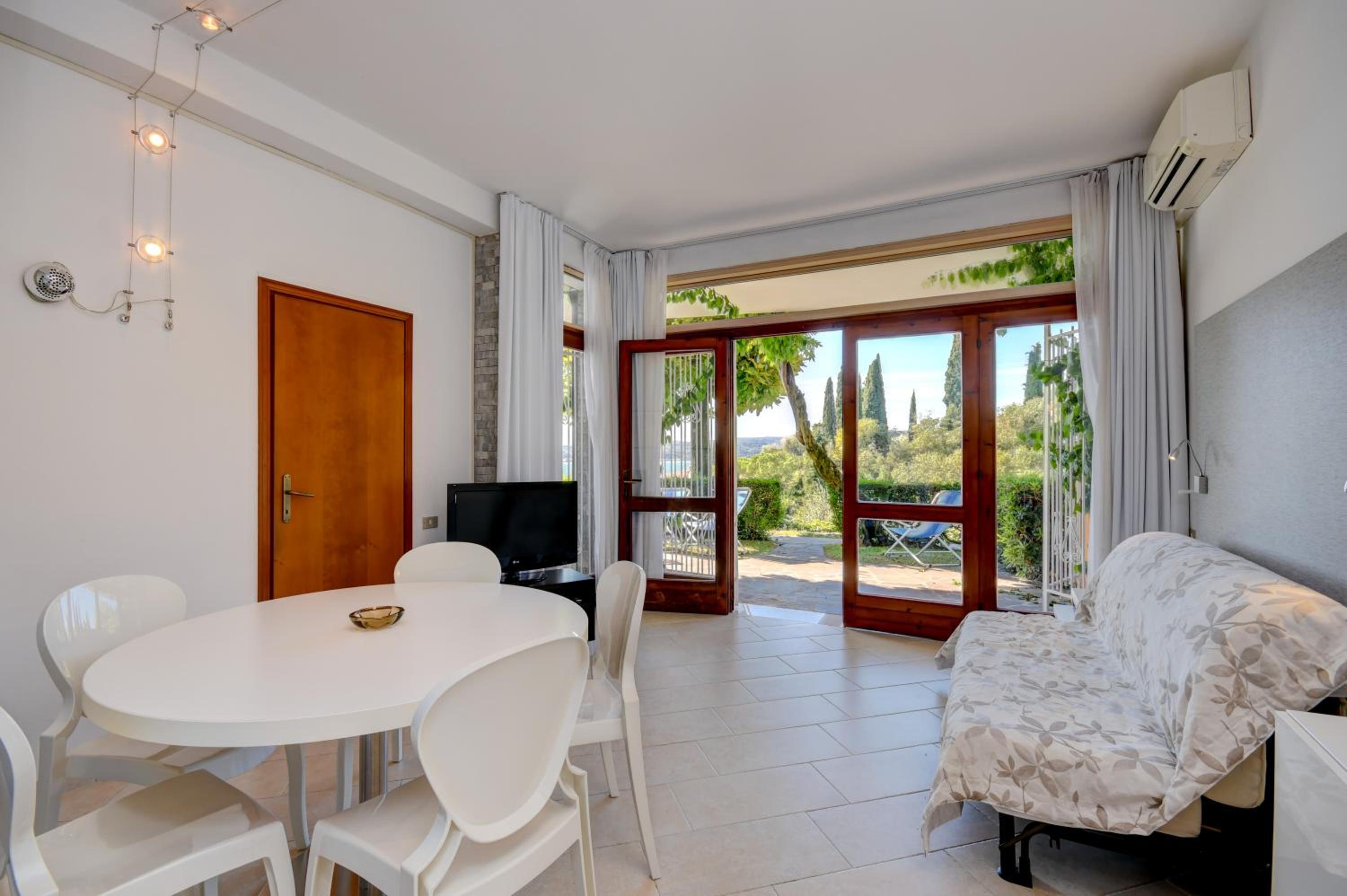Two-Bedroom Apartment with Lake View photo 1