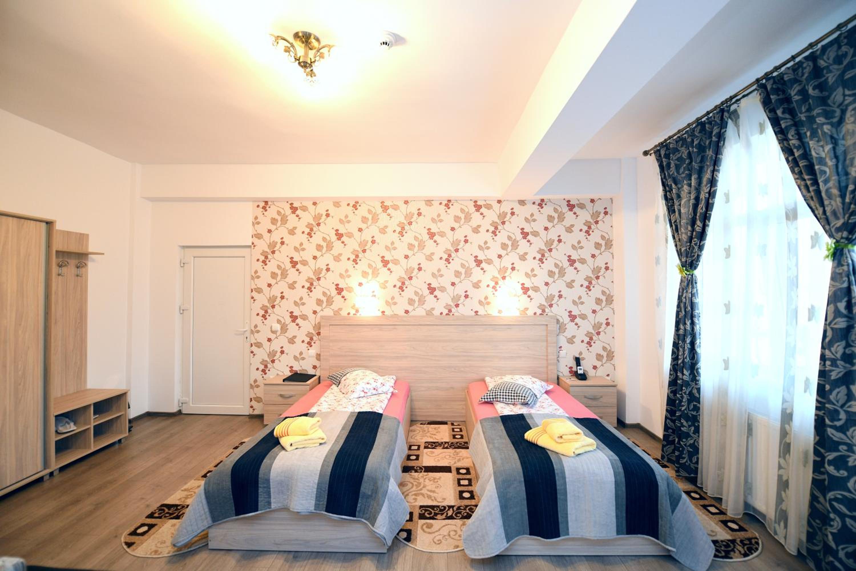 Quadruple Room - Photo 5