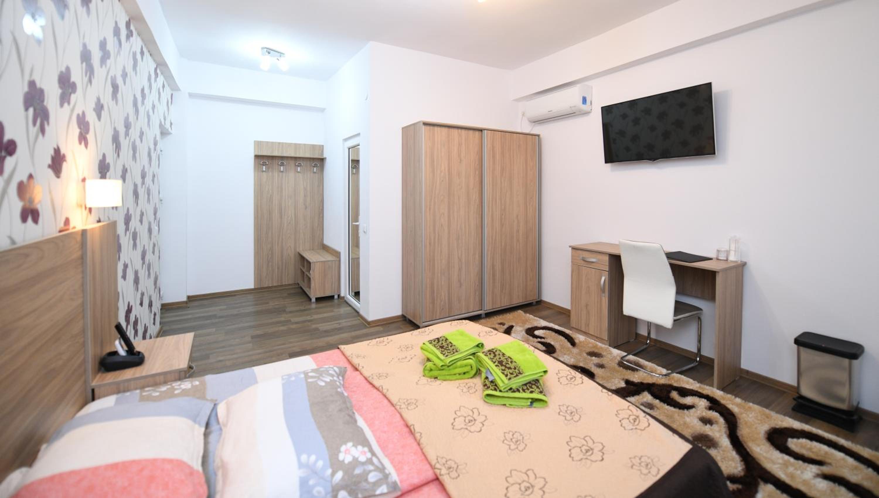 Double Room - Photo 17