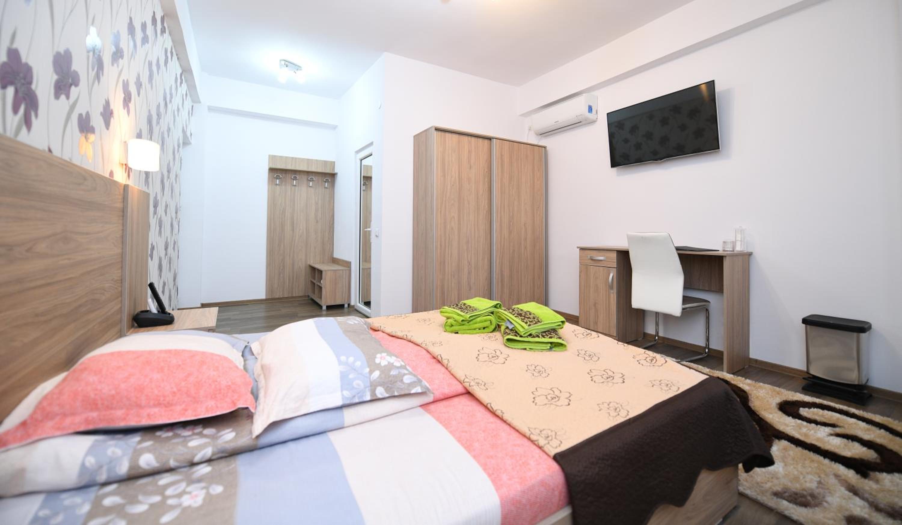 Double Room - Photo 18