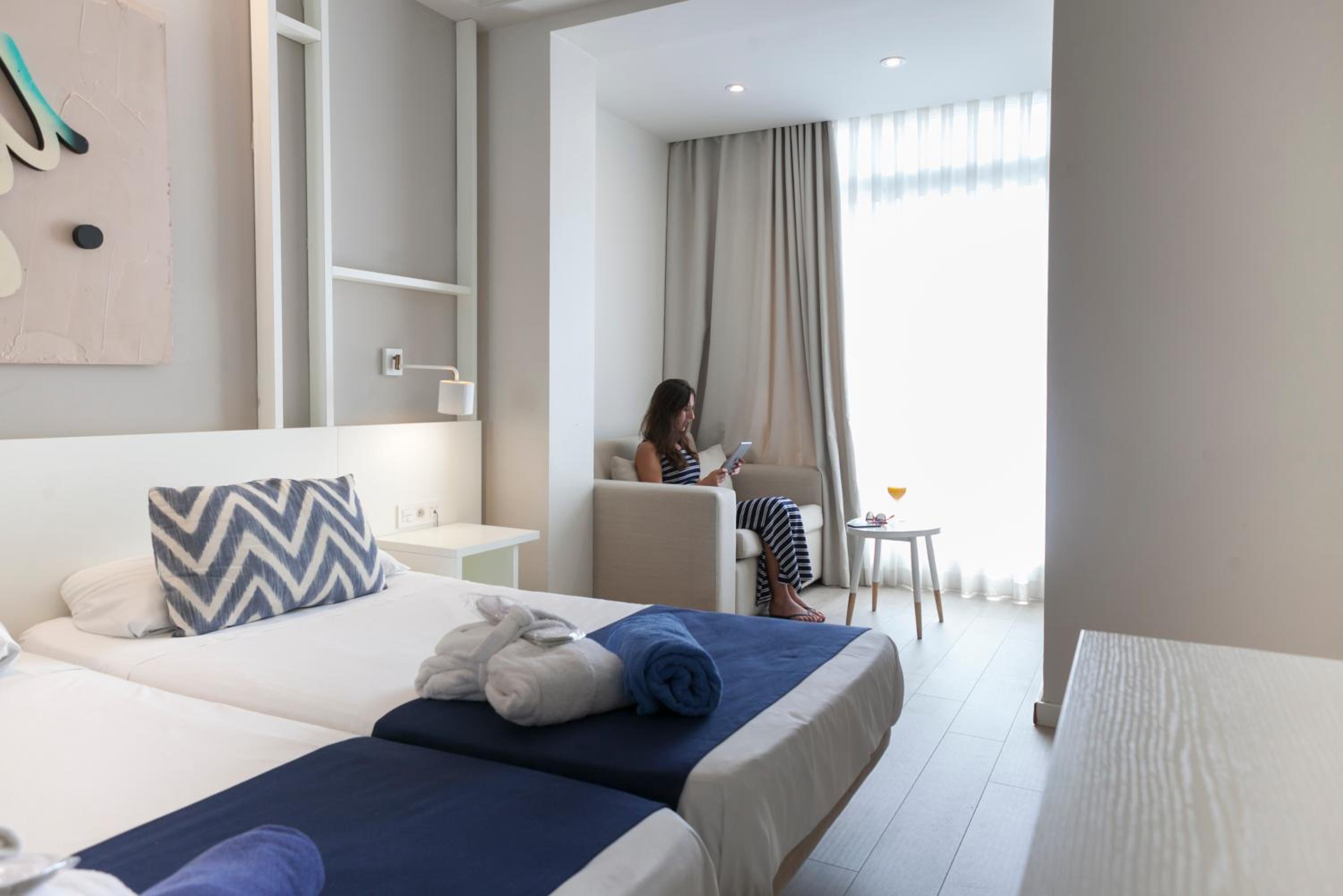 Deluxe Triple Room - Photo 8