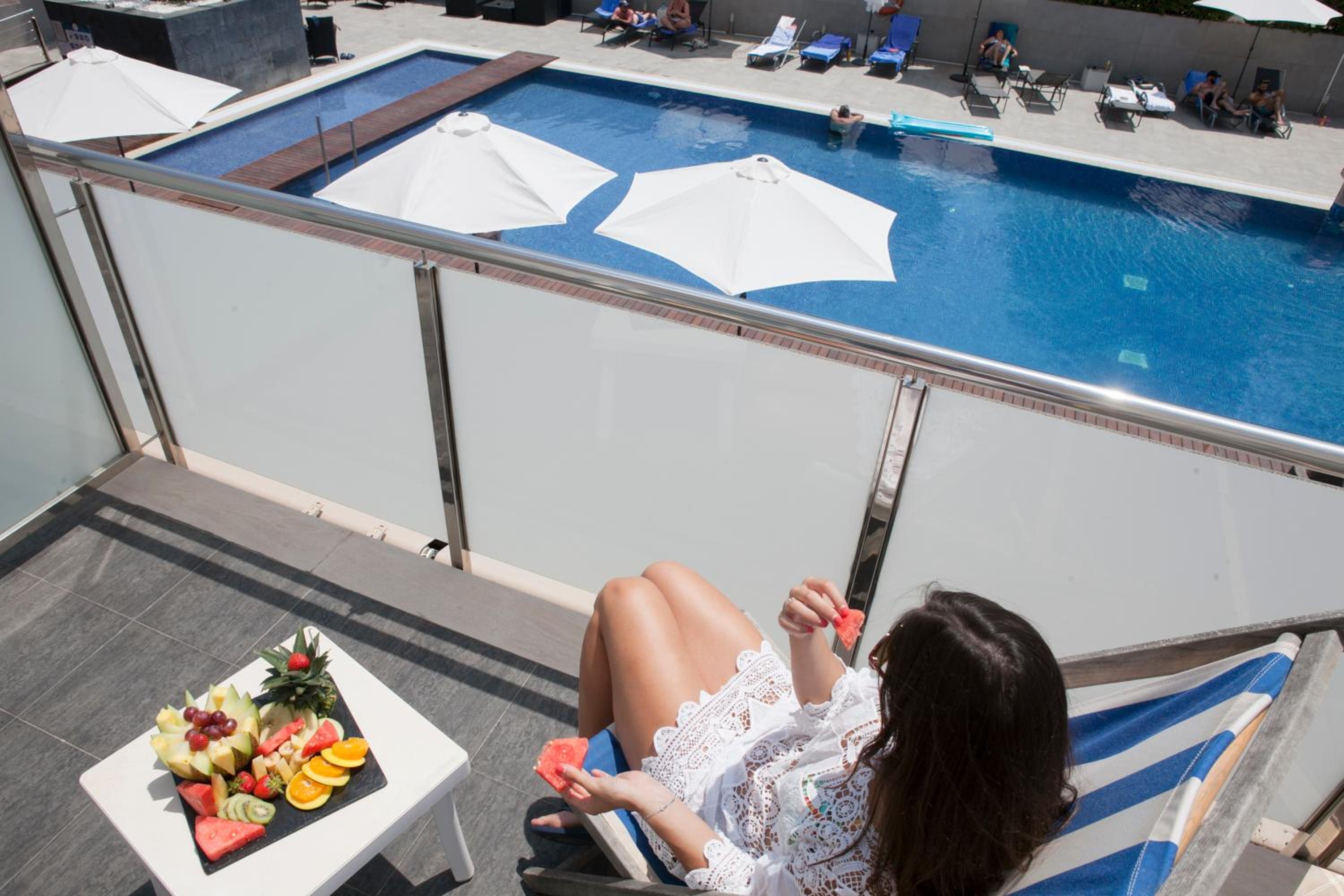 Double or Twin Room with Pool View - Photo 5