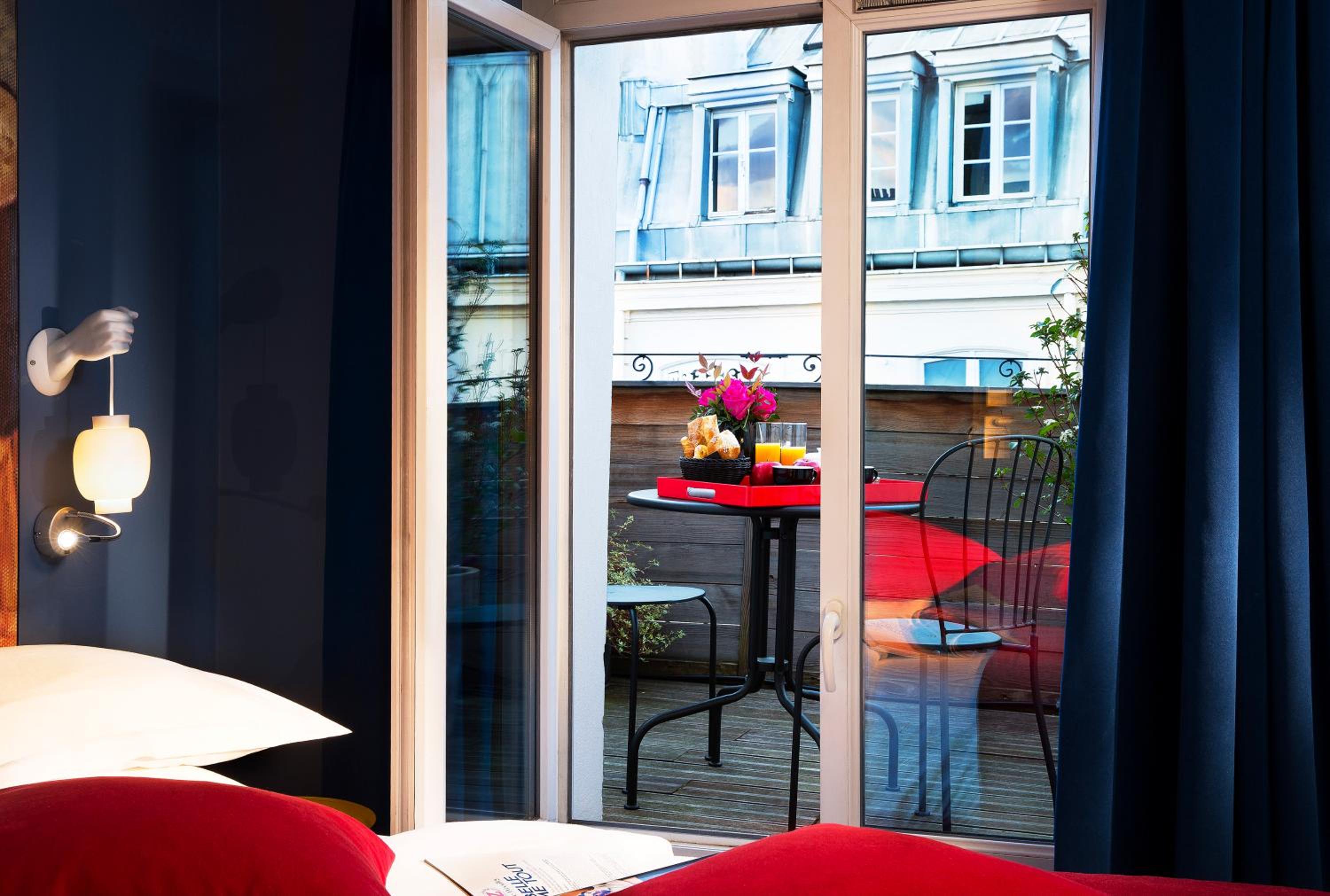 Classic Double Room with Balcony photo 2