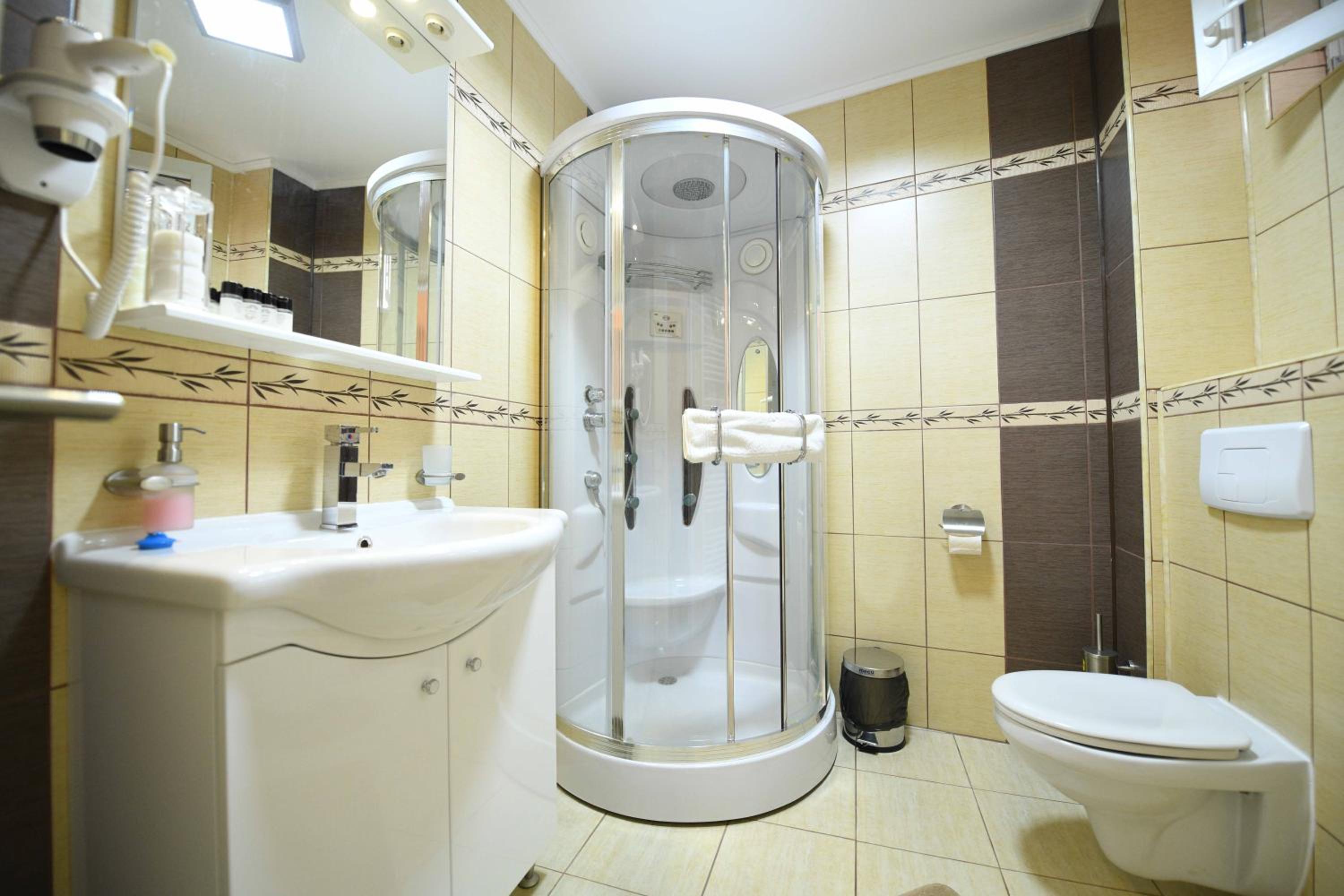 Quadruple Room - Photo 3