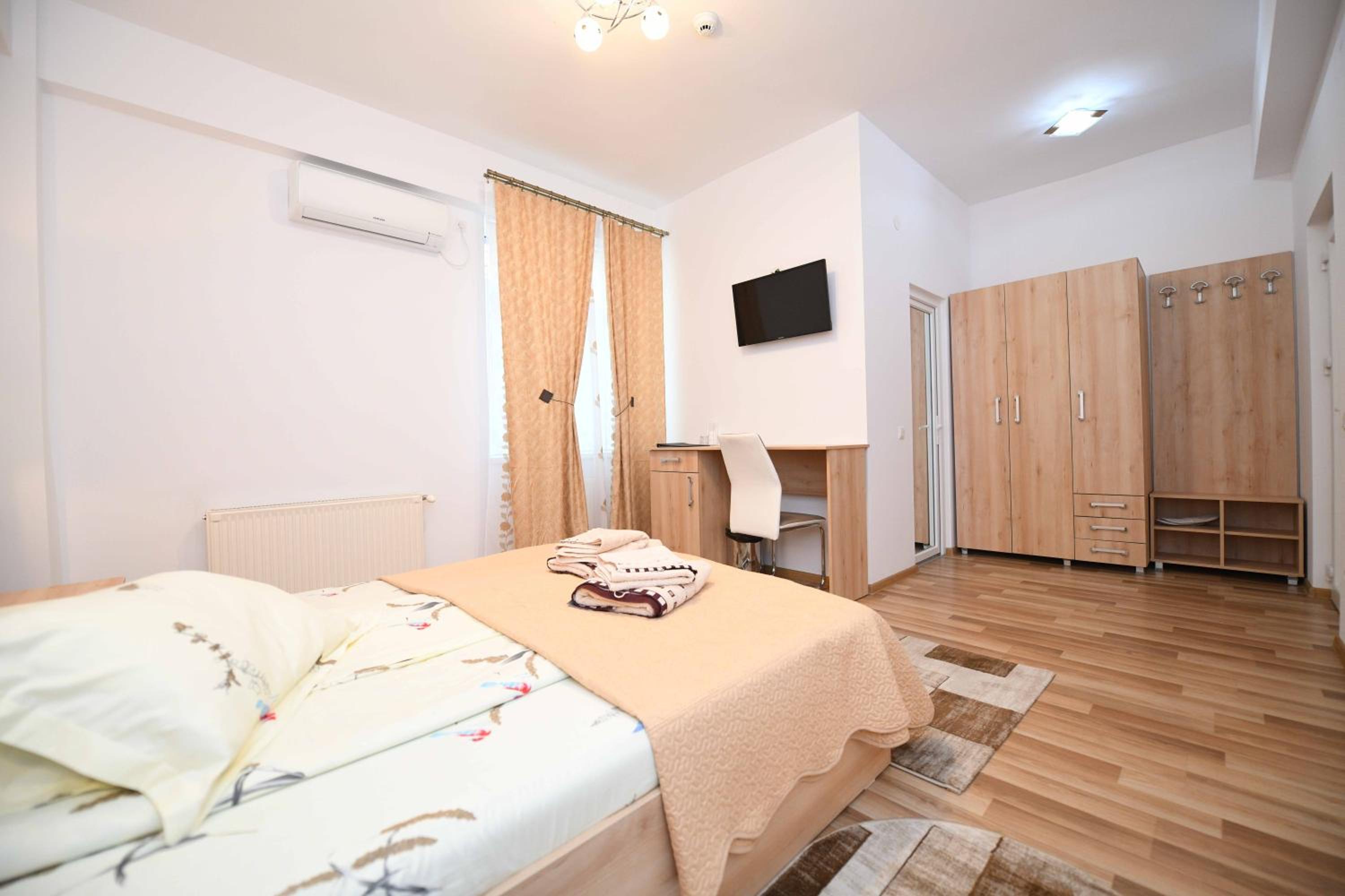 Double Room - Photo 20