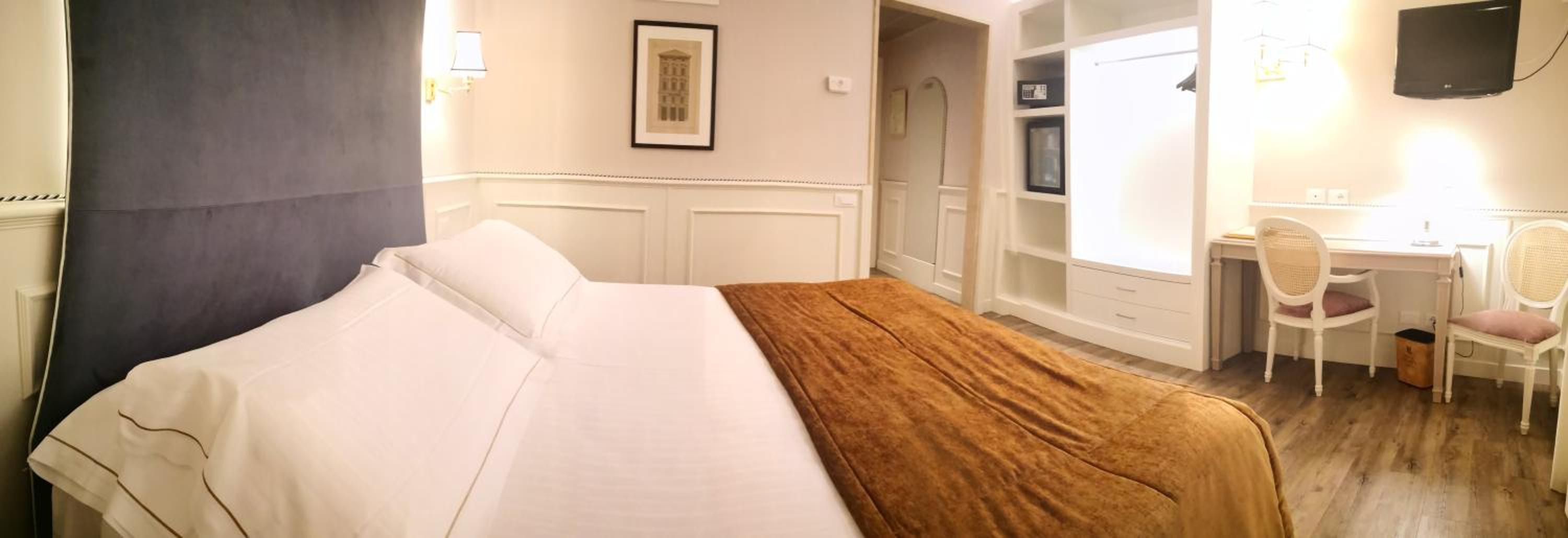 Double or Twin Room - Photo 2