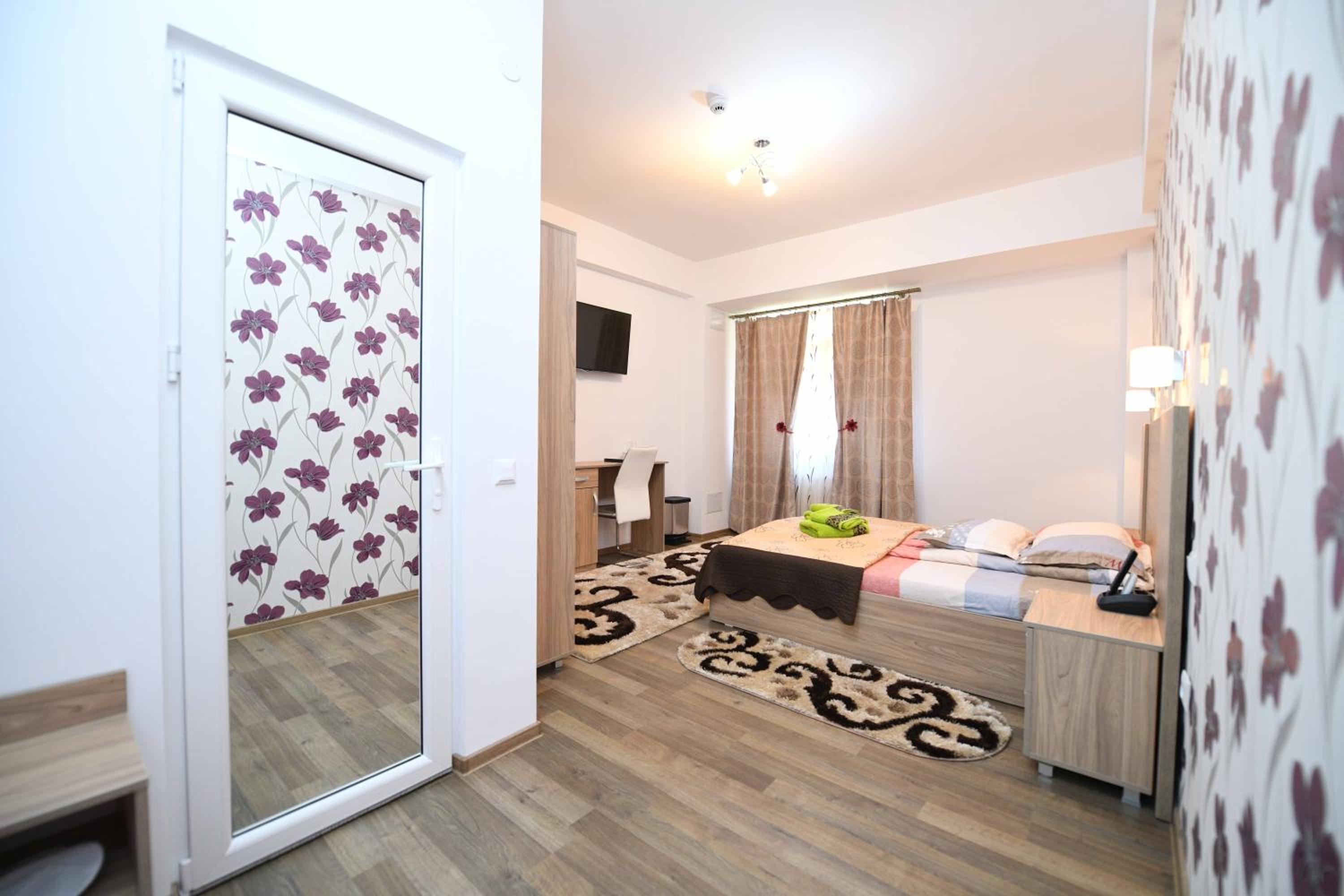 Double Room - Photo 25