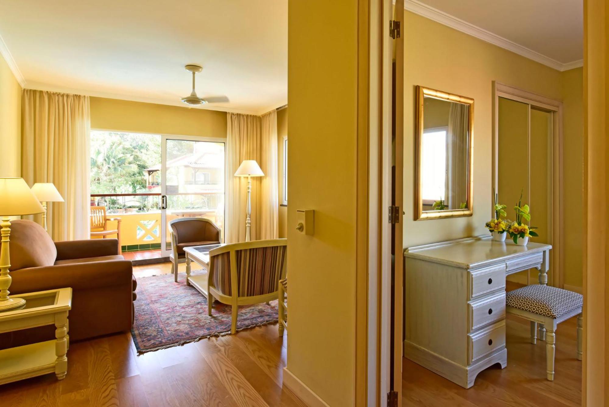 Superior Family Room - Photo 1