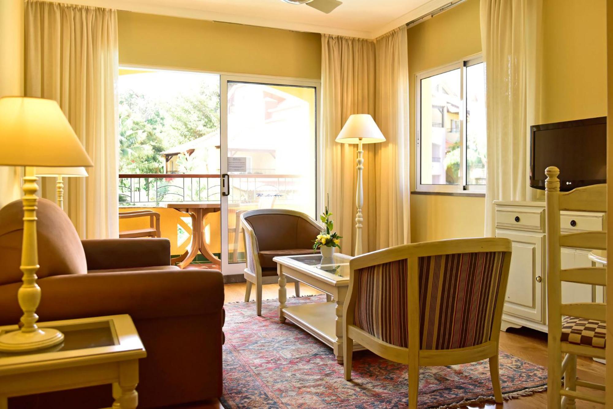 Superior Family Room - Photo 2