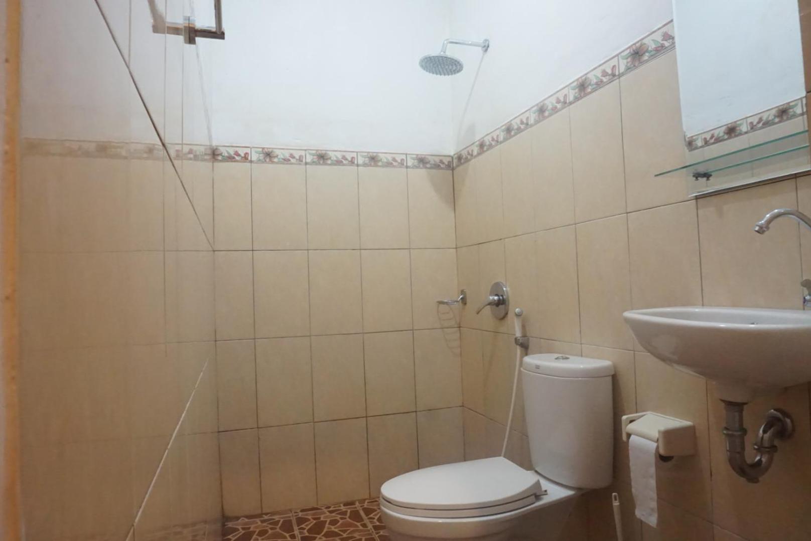 Deluxe Room (2 Adults + 1 Child) - Photo 7