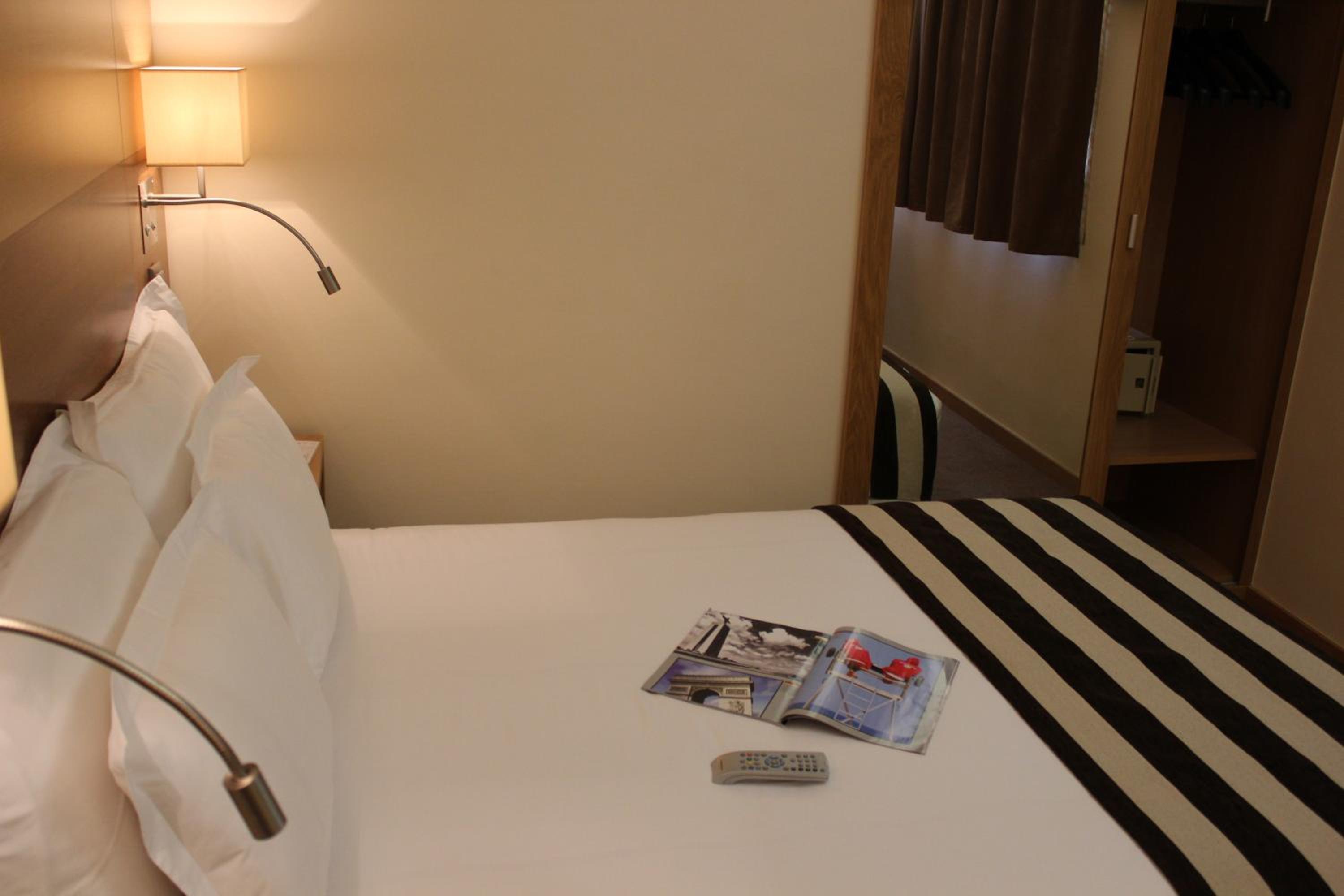 Double or Twin Room - Photo 29