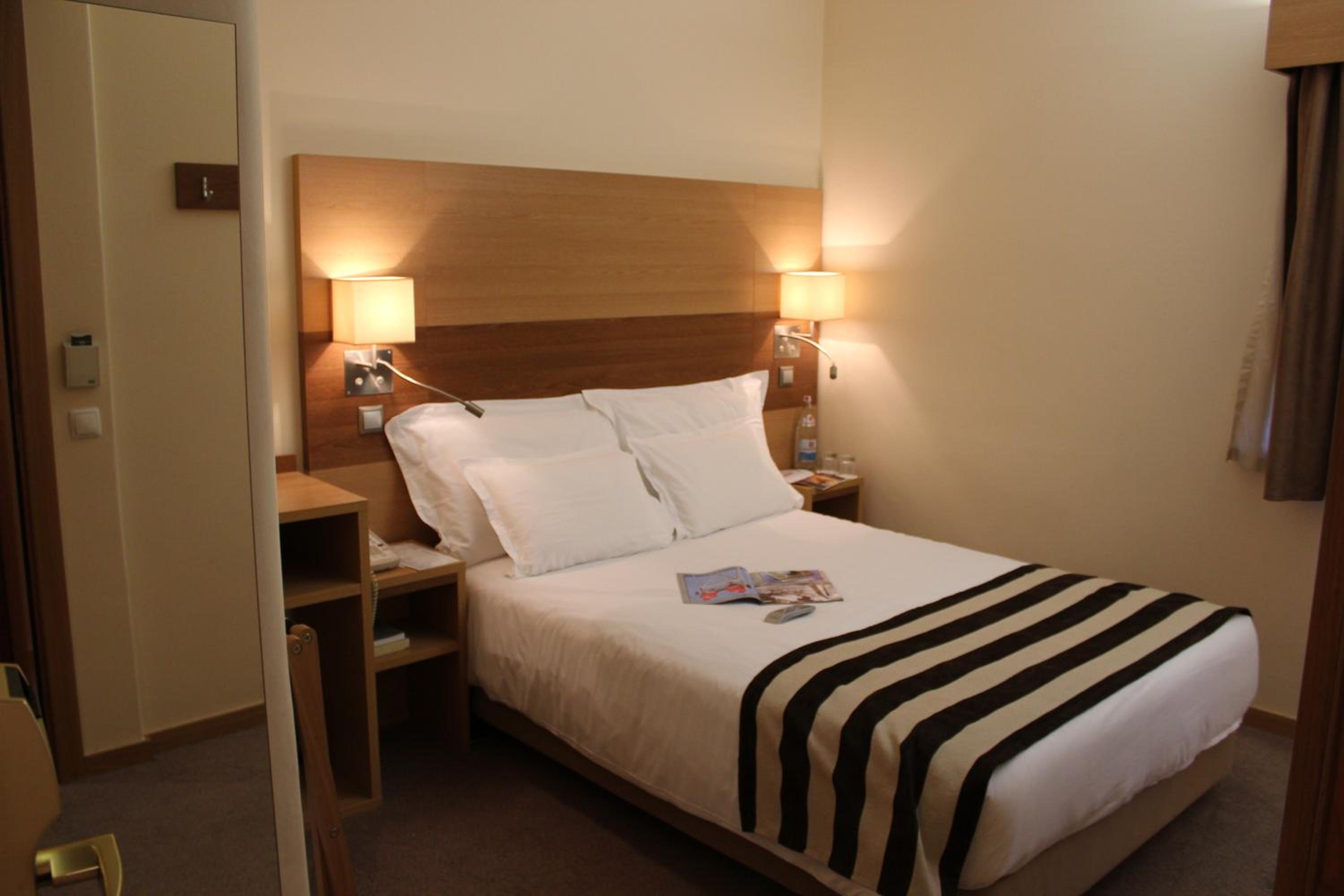 Double or Twin Room - Photo 3