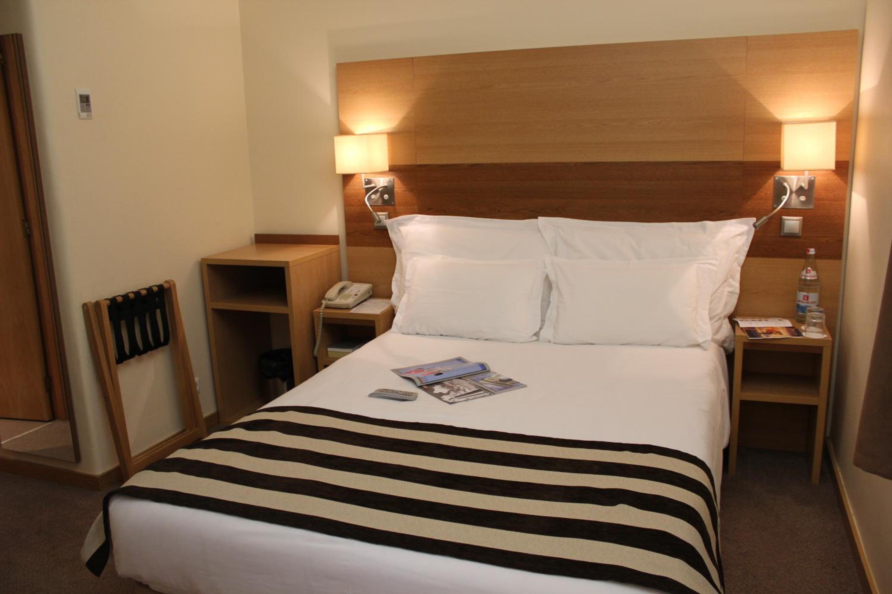 Double or Twin Room - Photo 8