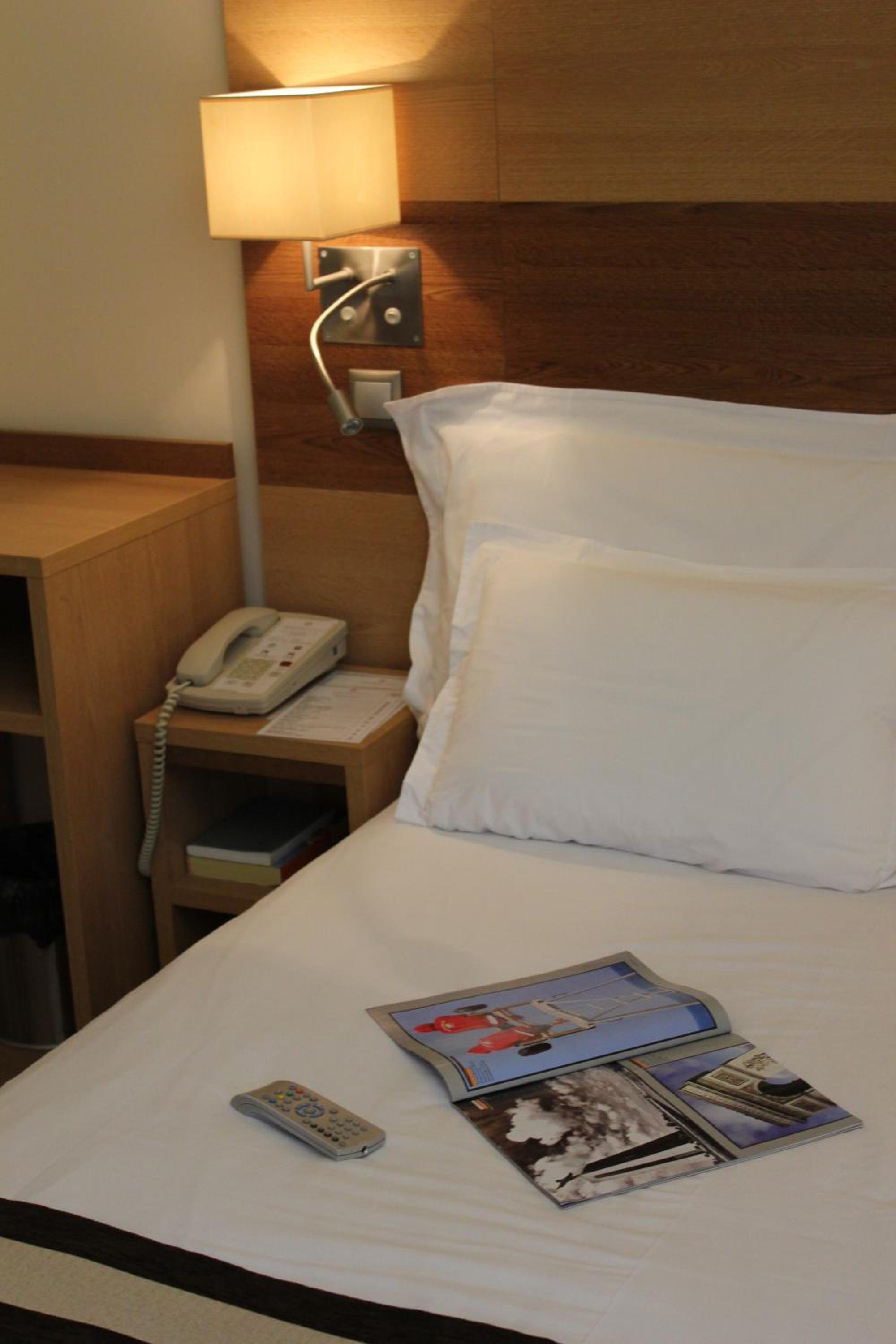 Double or Twin Room - Photo 10