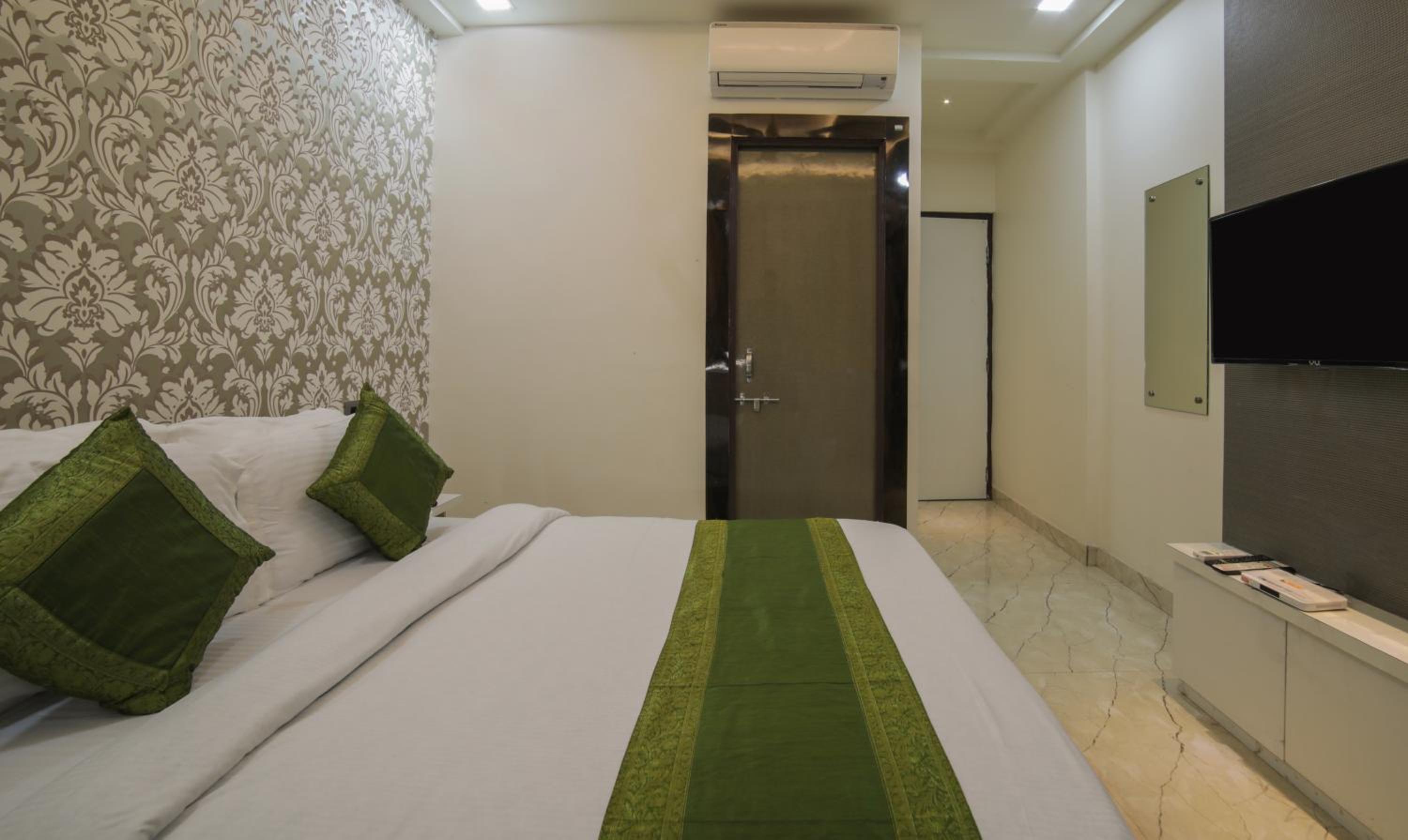 Standard Double Room - Photo 10