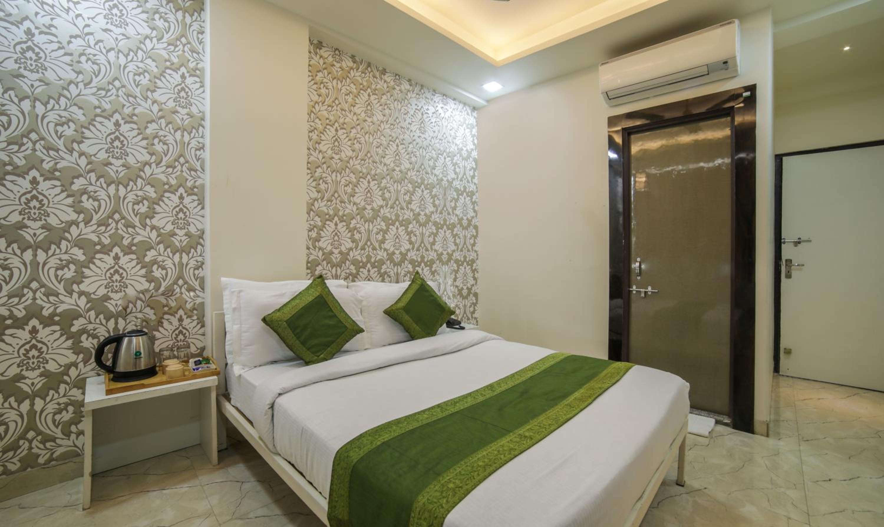 Standard Double Room - Photo 13