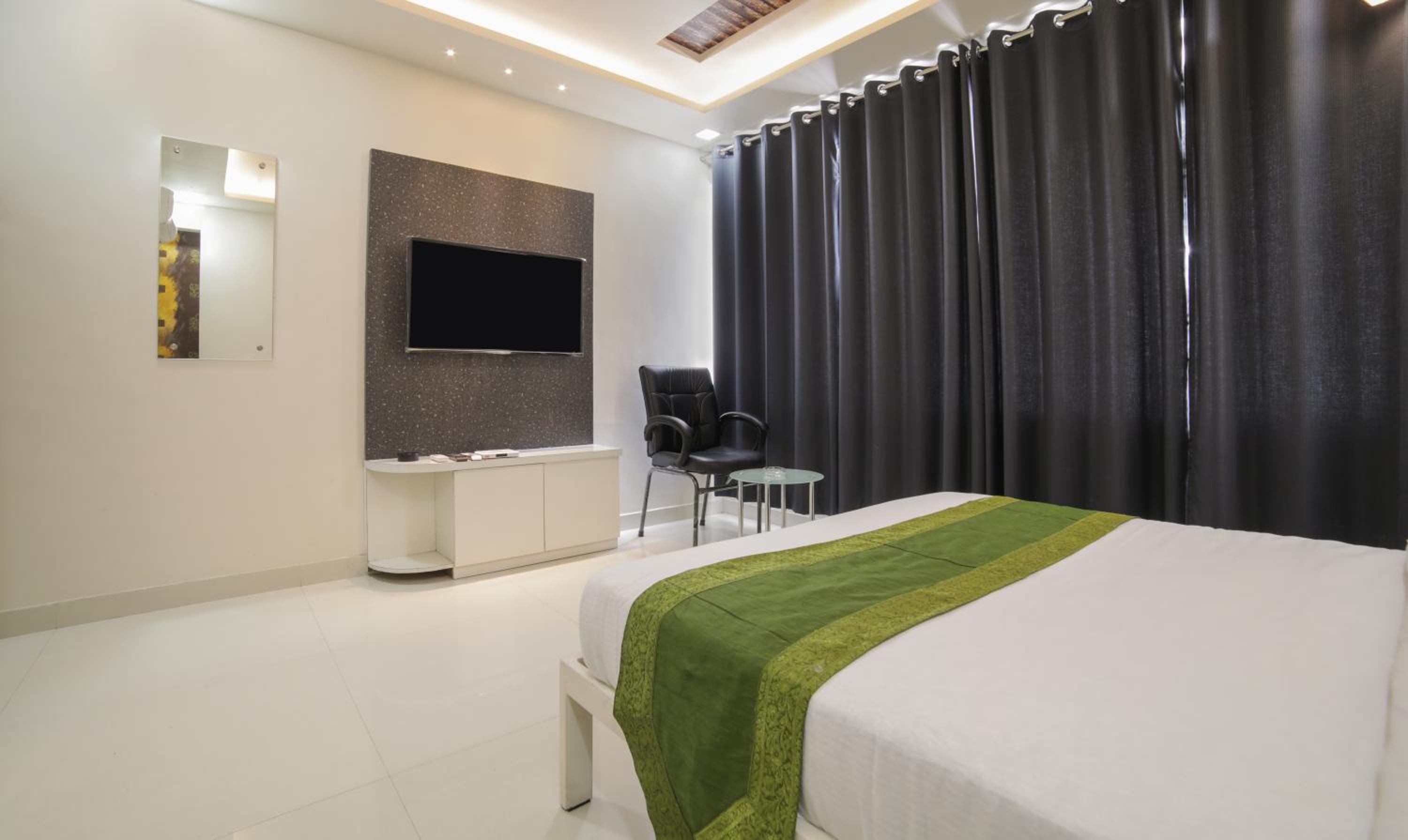 Standard Double Room - Photo 8