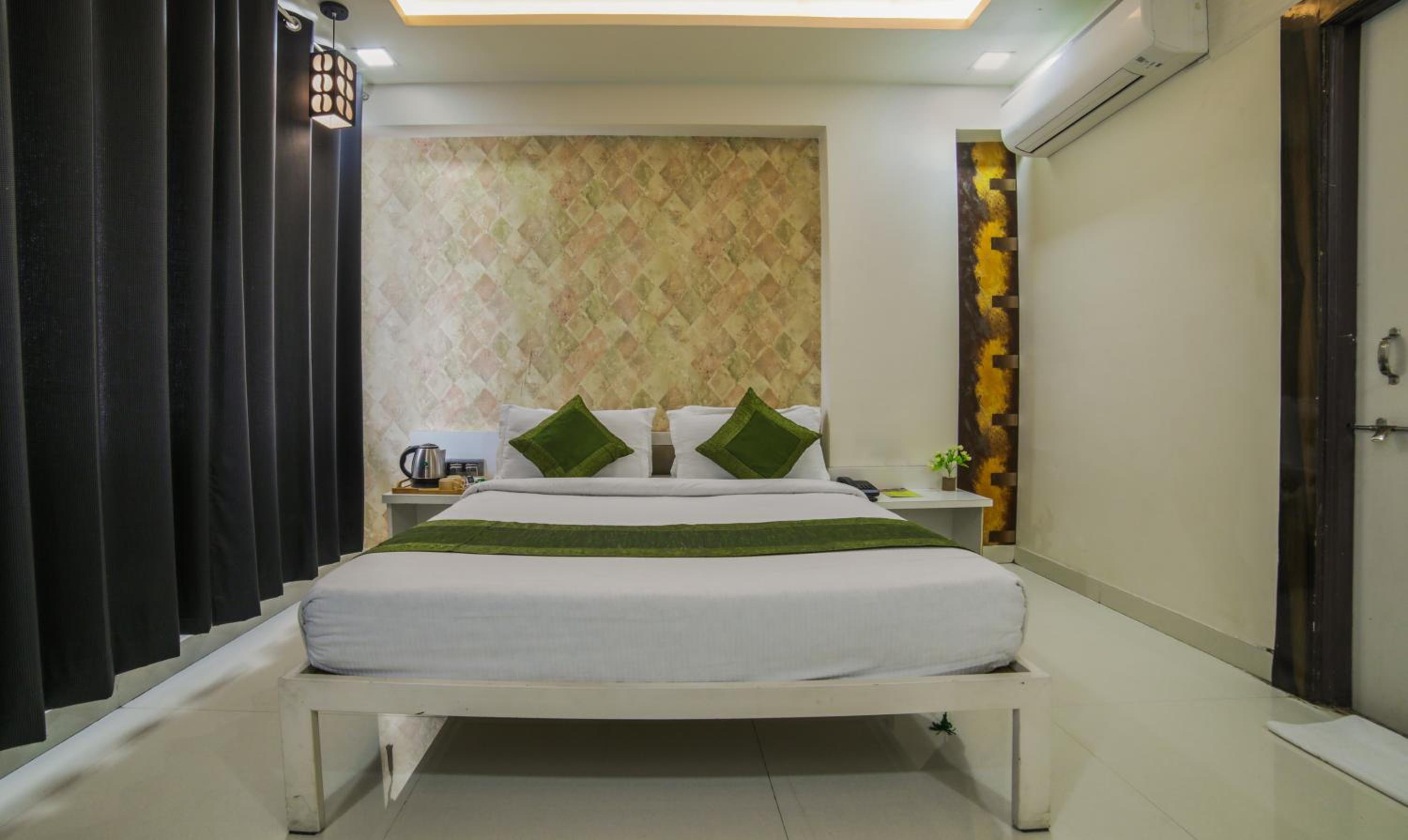 Standard Double Room - Photo 12
