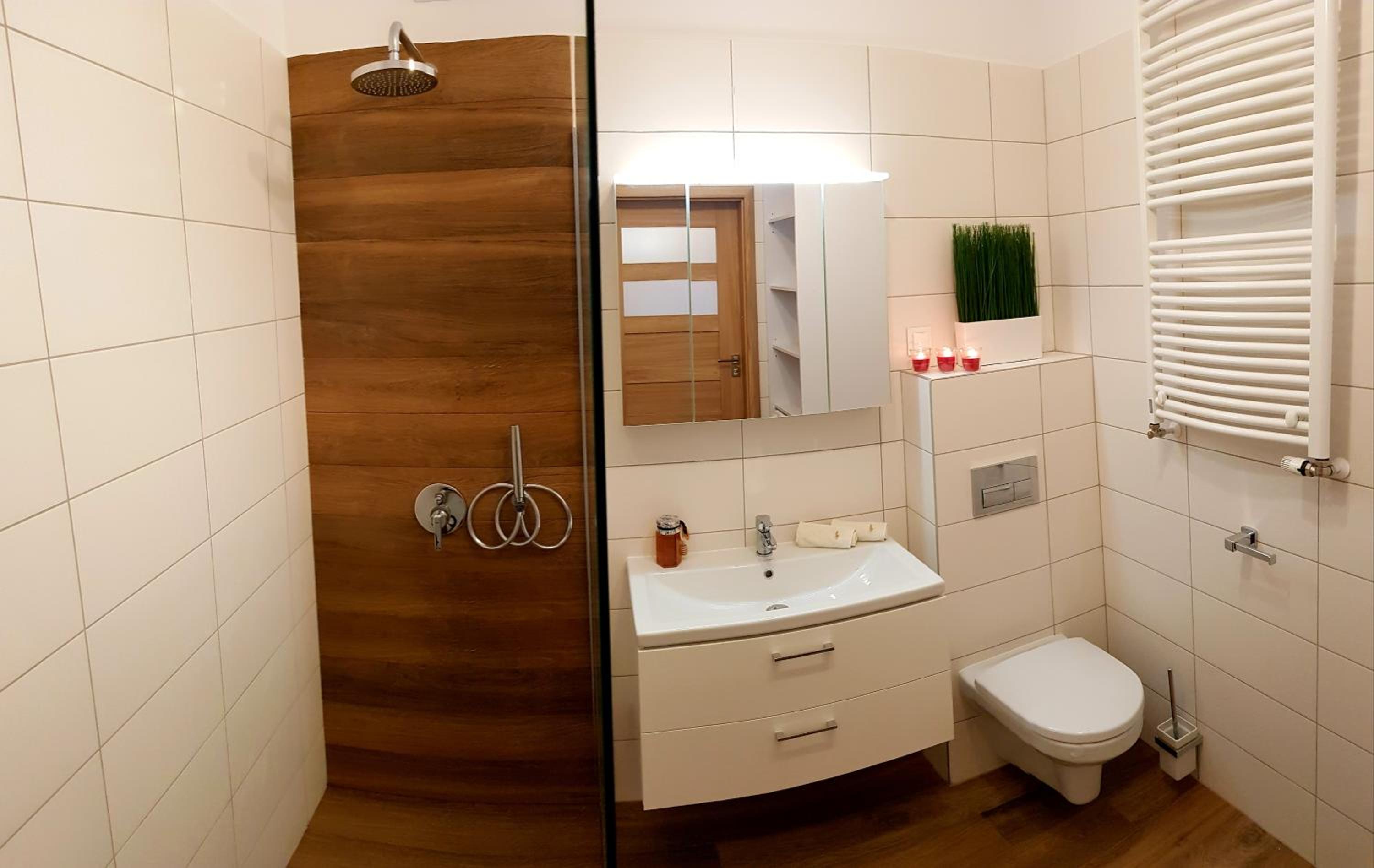 One-Bedroom Apartment with Balcony and City View - Photo 23