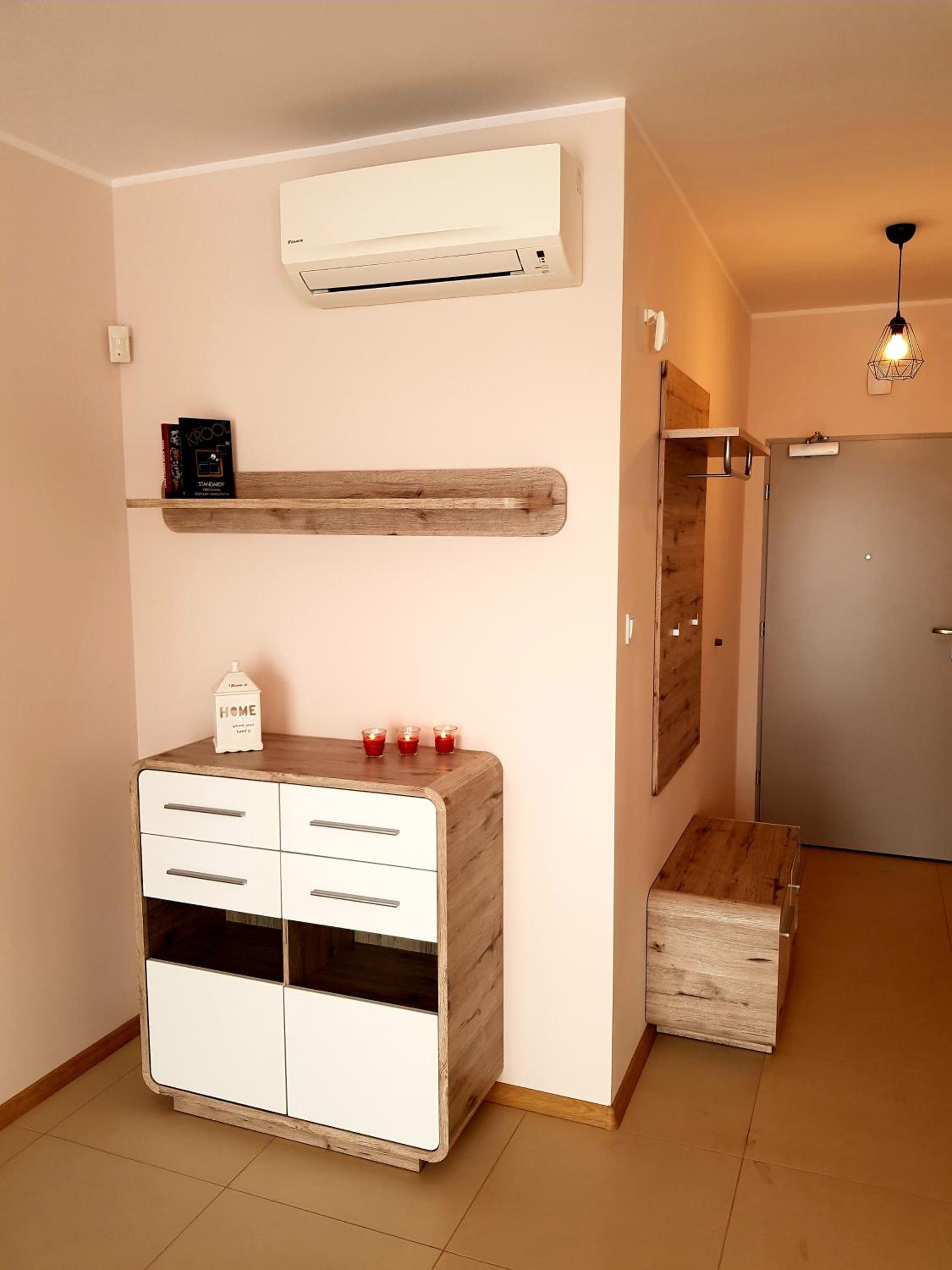 One-Bedroom Apartment with Balcony and City View - Photo 20