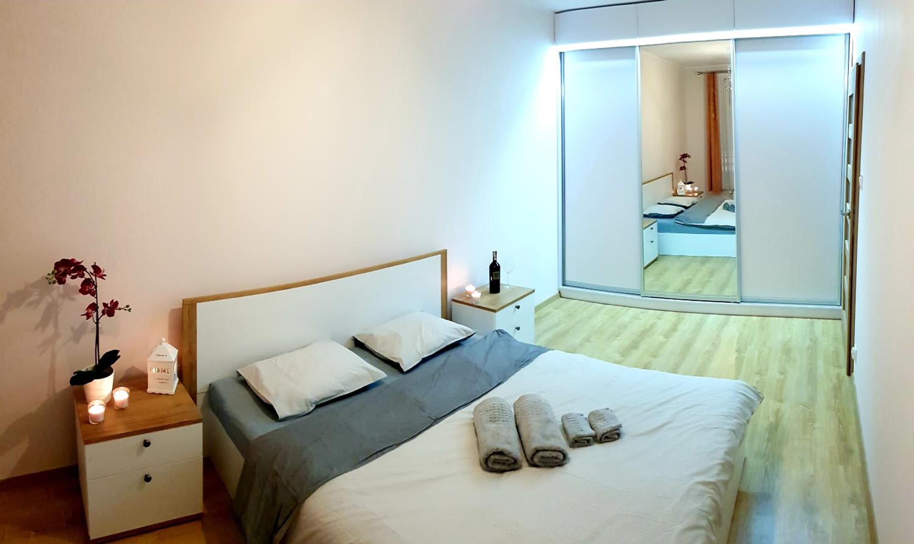 One-Bedroom Apartment with Balcony and City View - Photo 17