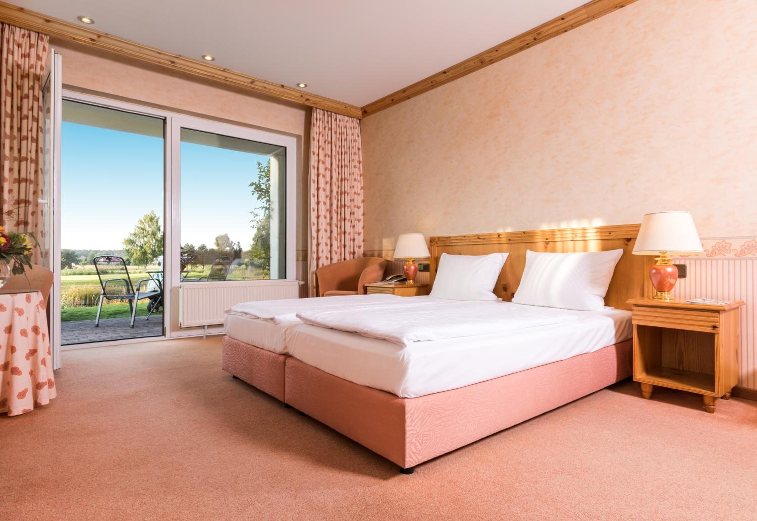 Double Room with Golf View - Photo 4