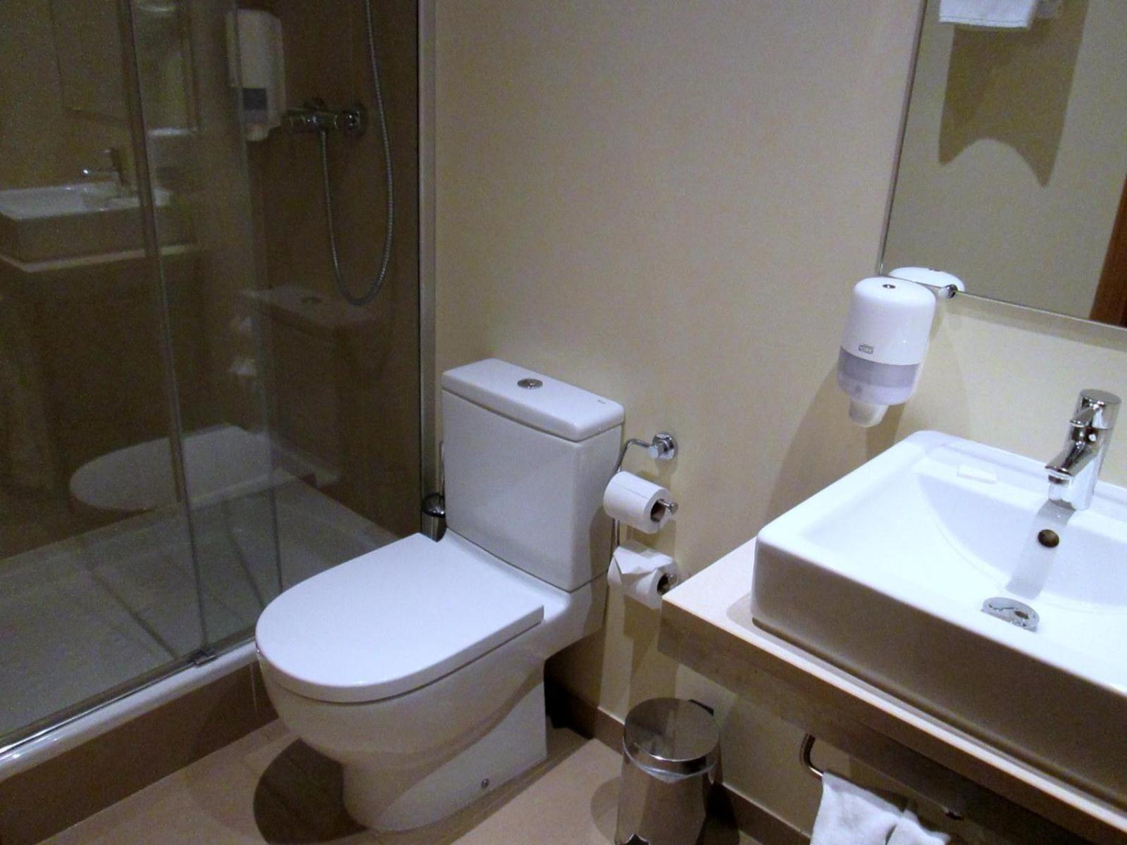 Double or Twin Room - Photo 25