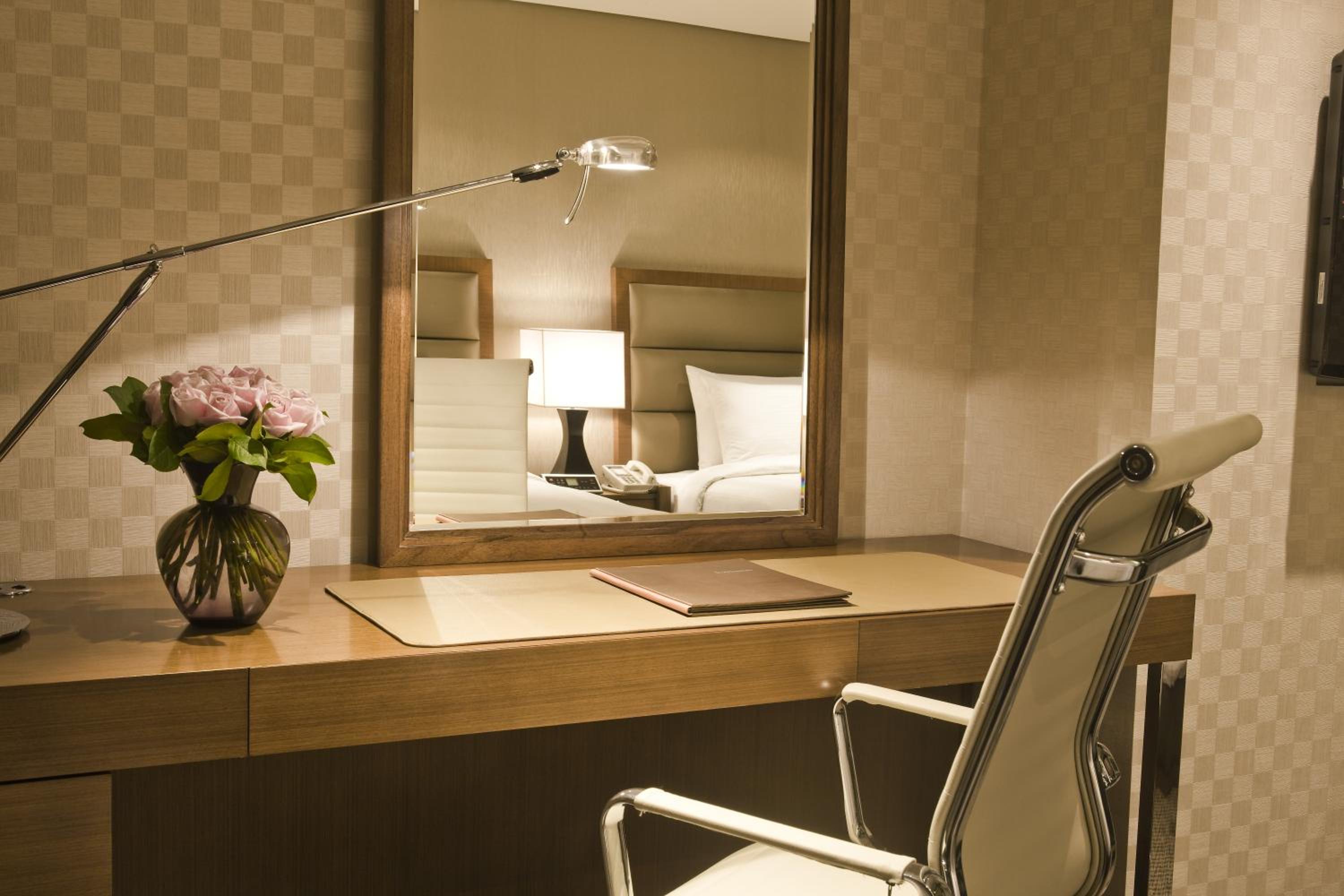 Deluxe Twin Room with Bath - Photo 6