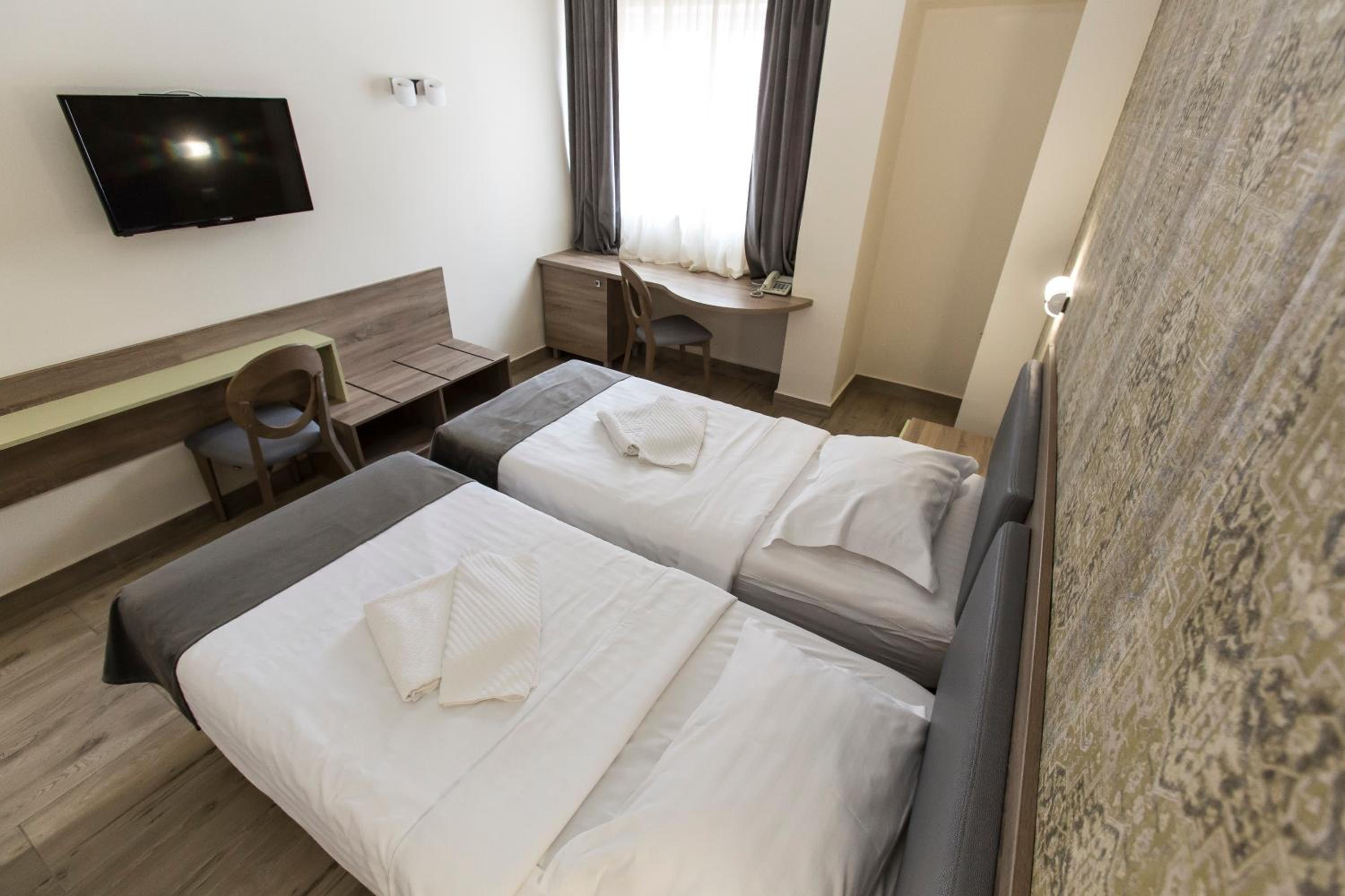 Twin Room with Spa Access - Photo 1