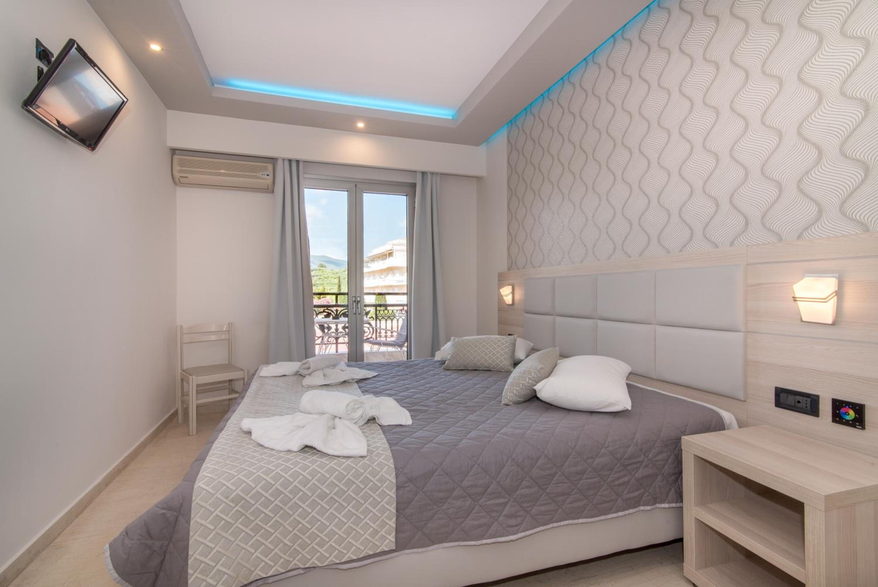 Superior Double or Twin Room with Balcony - Photo 18