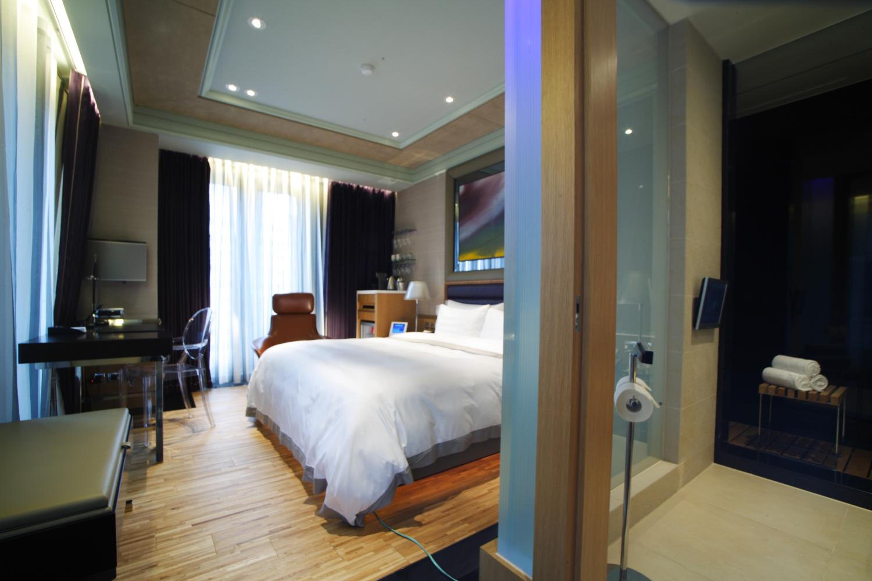 Grand Deluxe King Room
