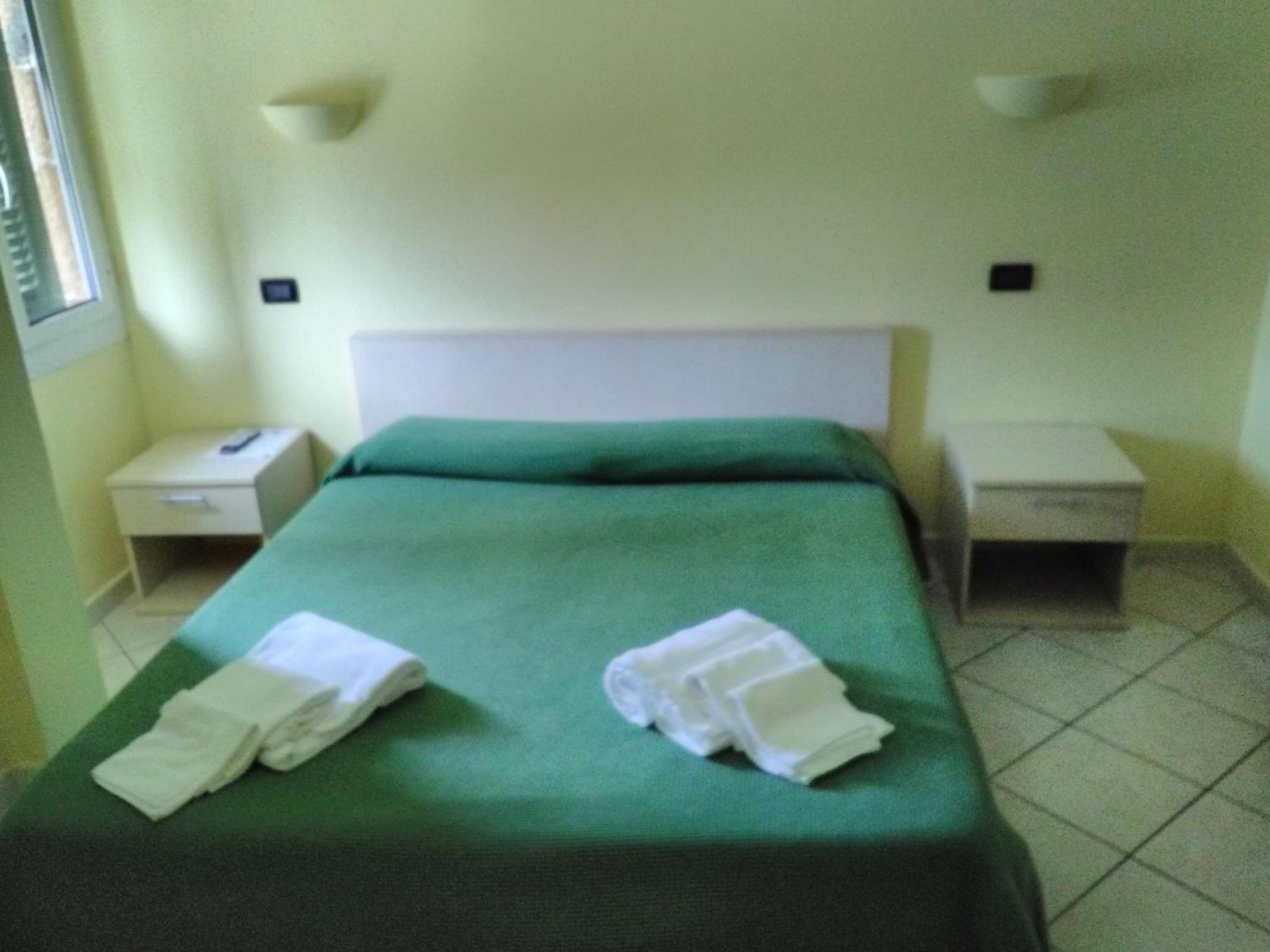 Double or Twin Room - Photo 2