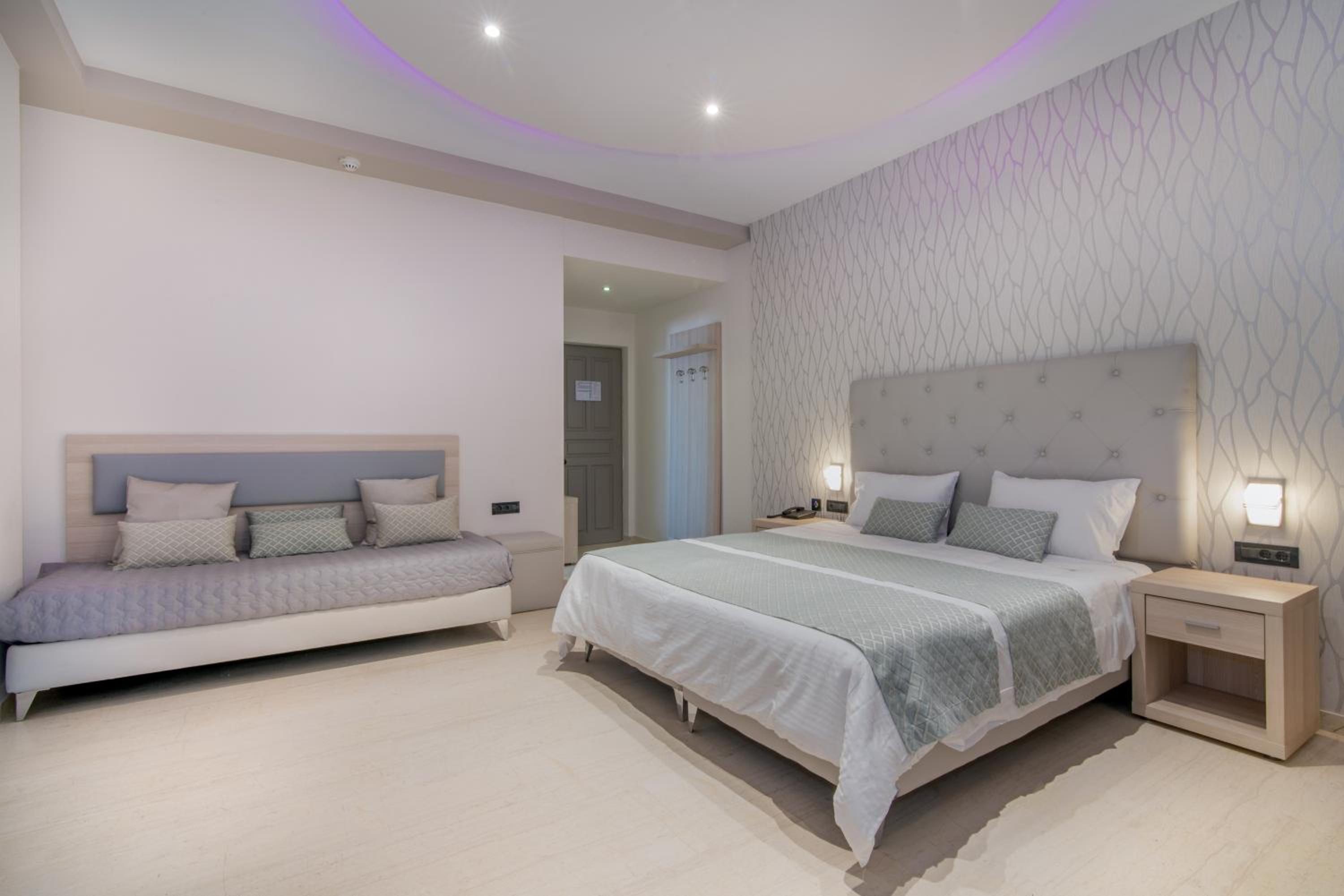 Superior Triple Room with Balcony - Photo 4