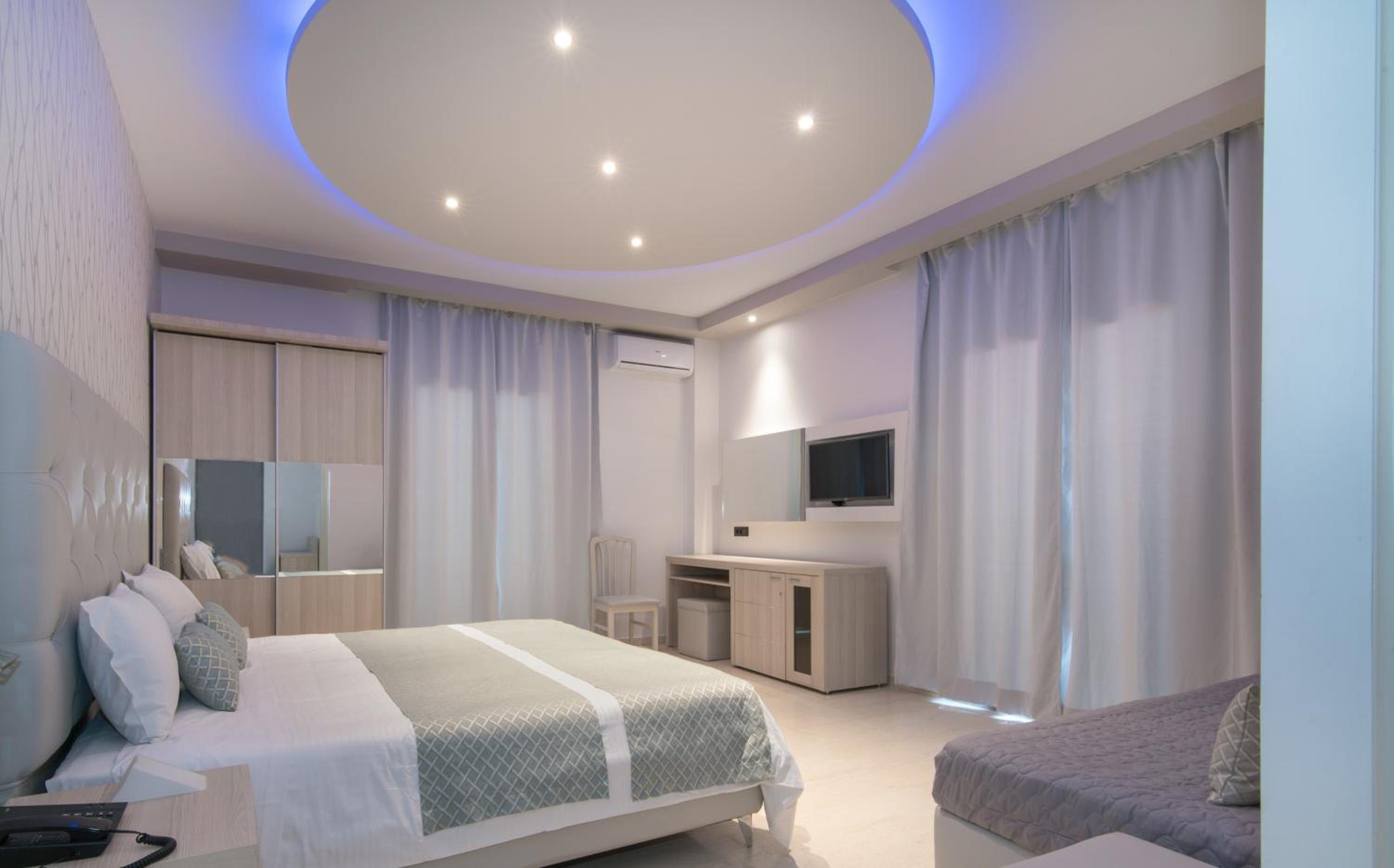 Superior Triple Room with Balcony - Photo 1